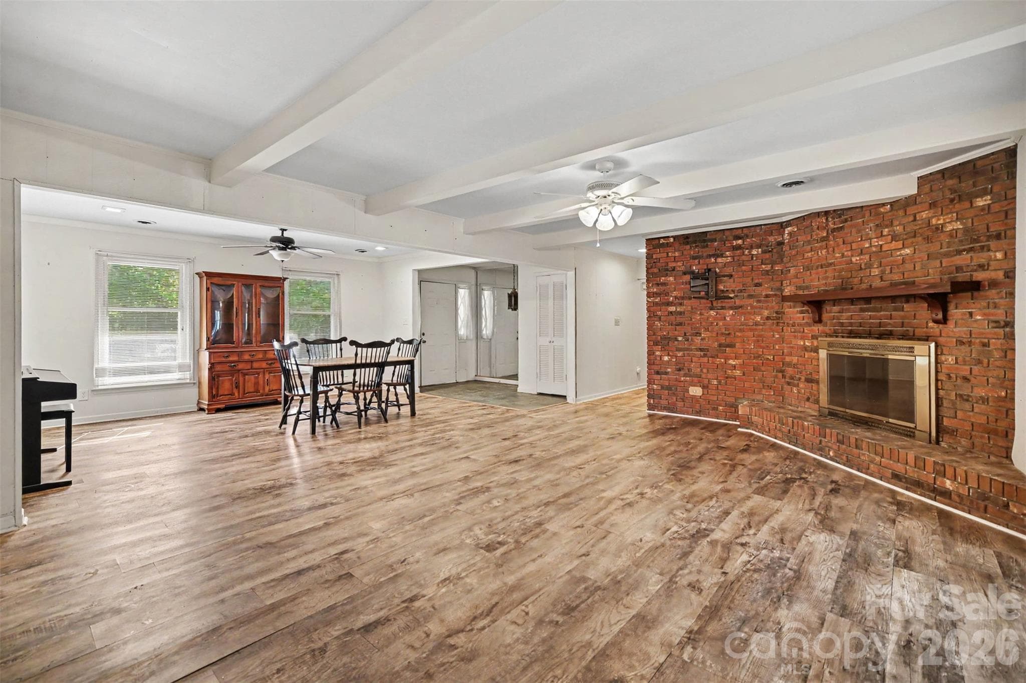 Single Family Residence at 402 Sunset Circle, Dallas, photo 5 of 46
