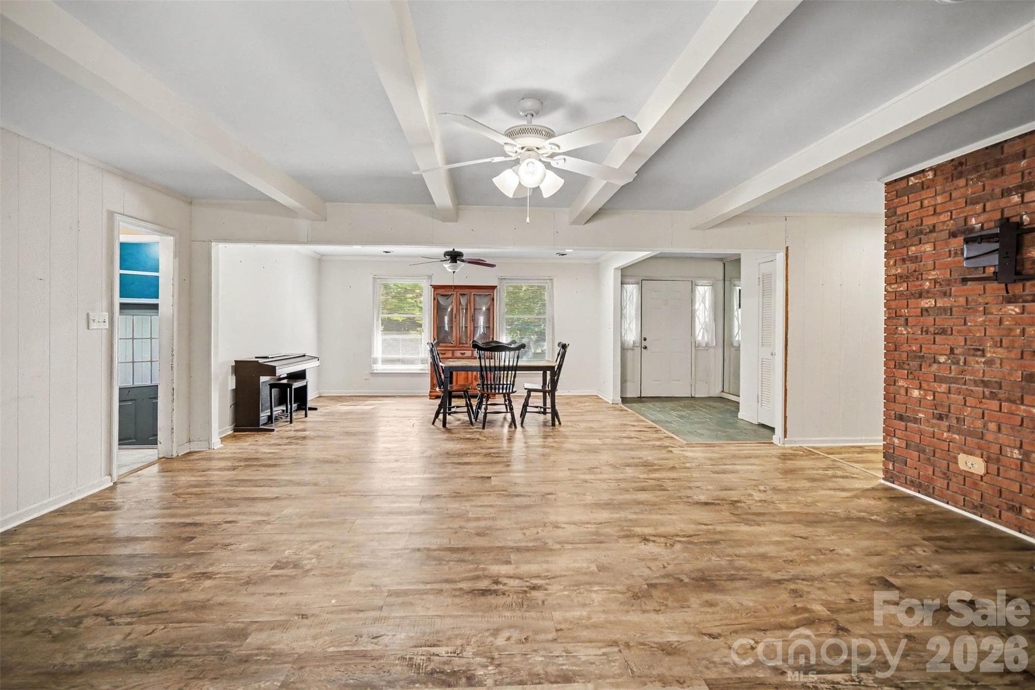 Single Family Residence at 402 Sunset Circle, Dallas, photo 18 of 46