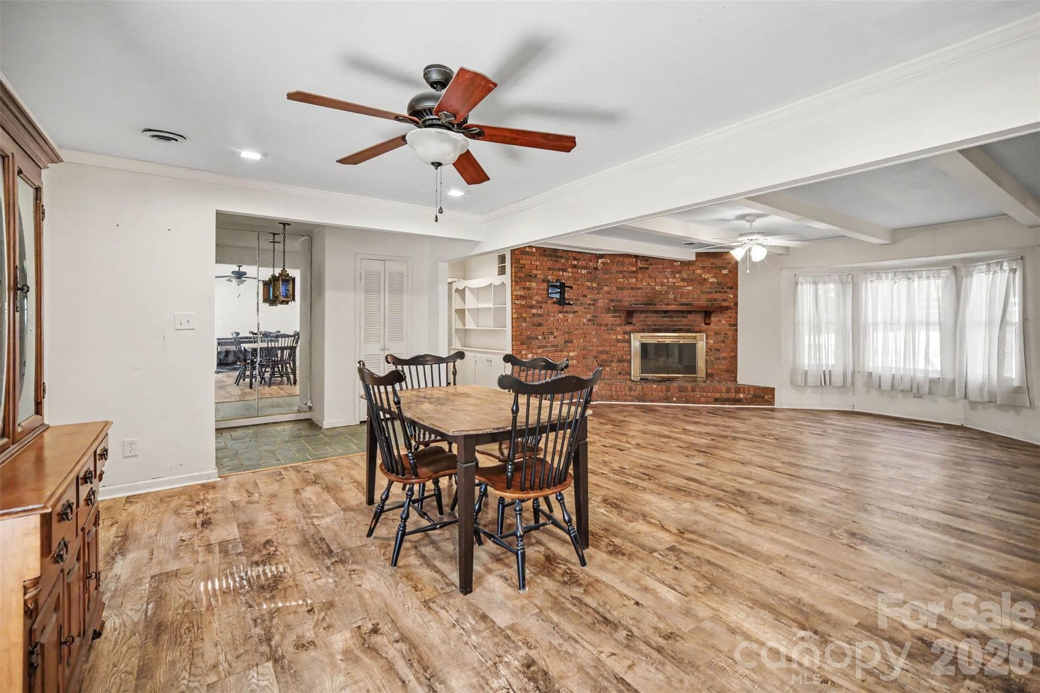Single Family Residence at 402 Sunset Circle, Dallas, photo 20 of 46