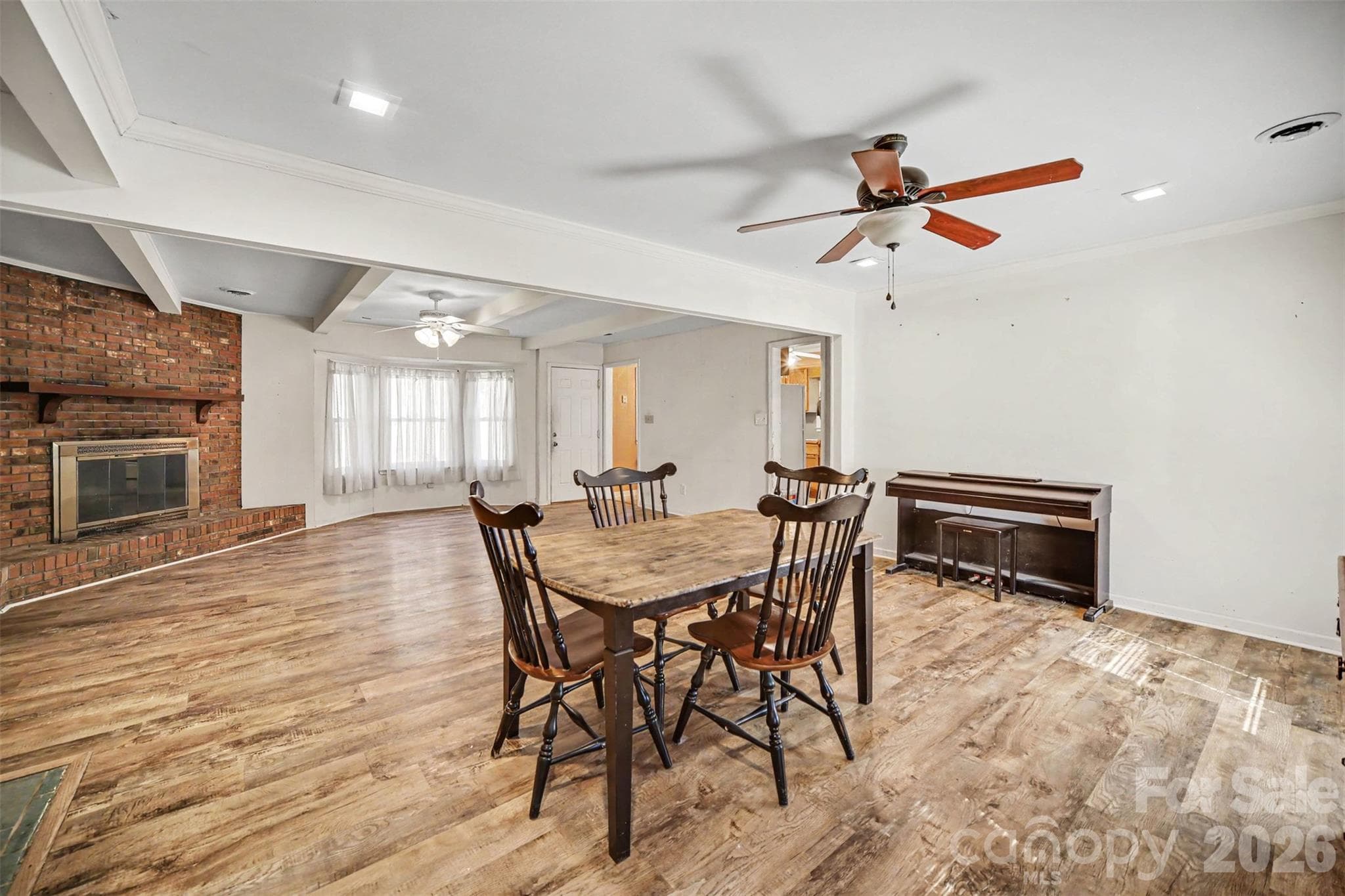 Single Family Residence at 402 Sunset Circle, Dallas, photo 7 of 46