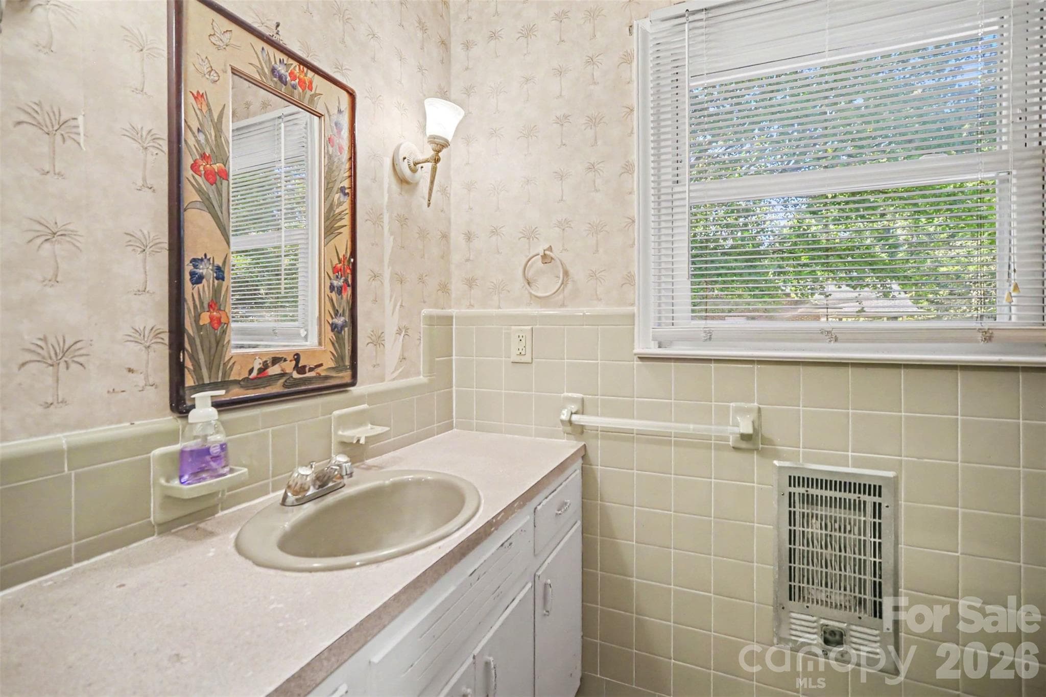 Single Family Residence at 402 Sunset Circle, Dallas, photo 24 of 46