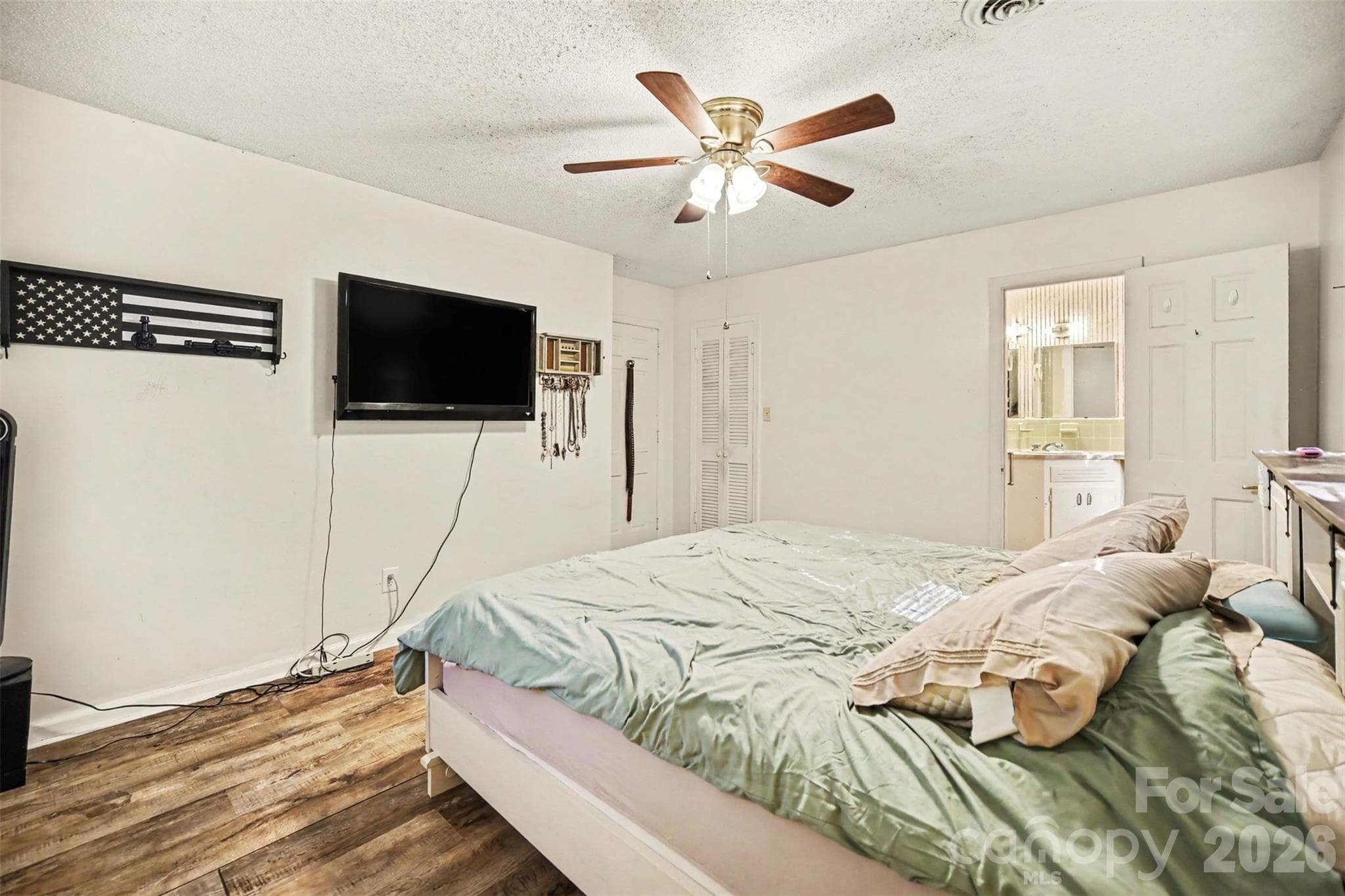 Single Family Residence at 402 Sunset Circle, Dallas, photo 21 of 46