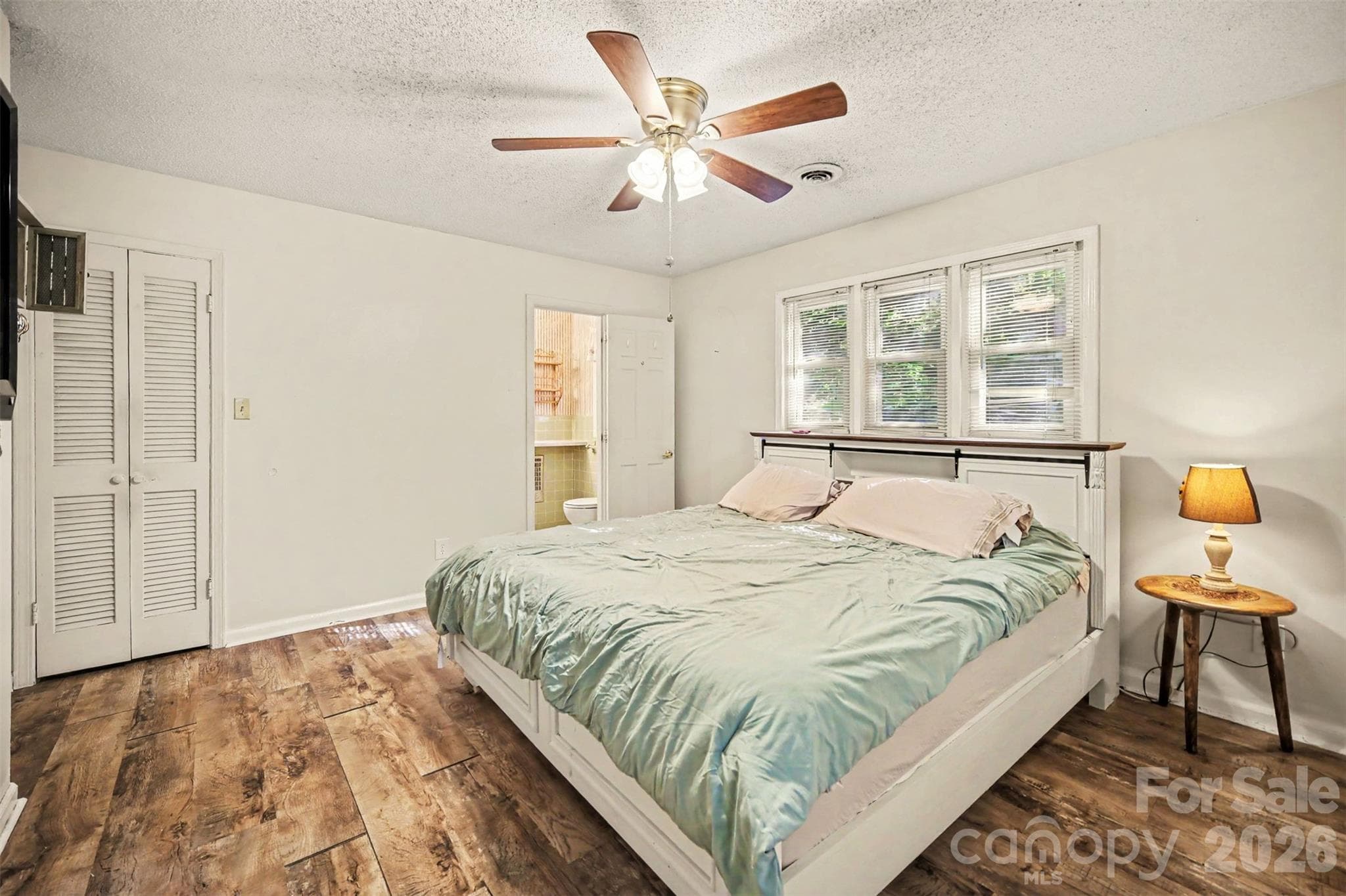 Single Family Residence at 402 Sunset Circle, Dallas, photo 19 of 46