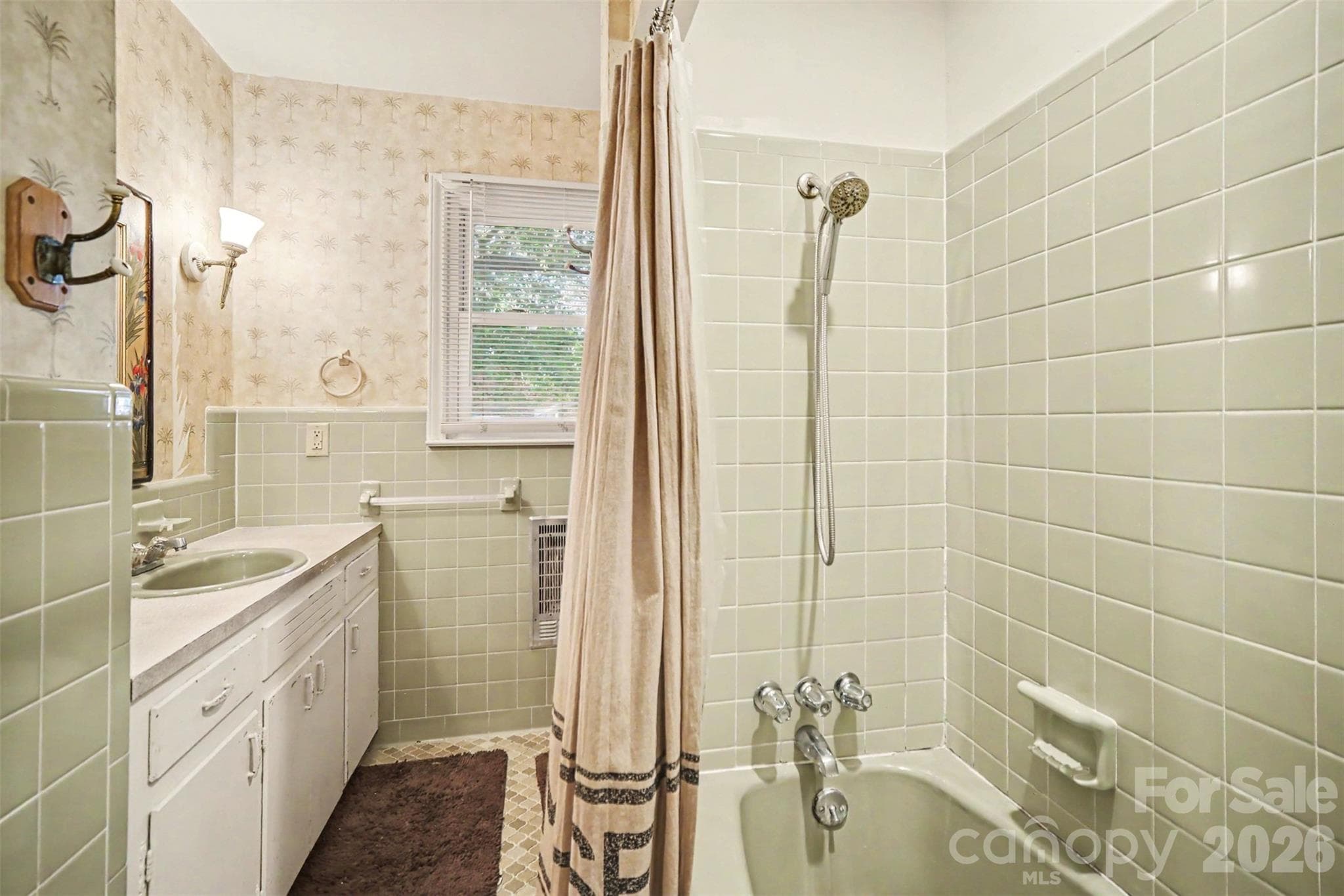 Single Family Residence at 402 Sunset Circle, Dallas, photo 22 of 46