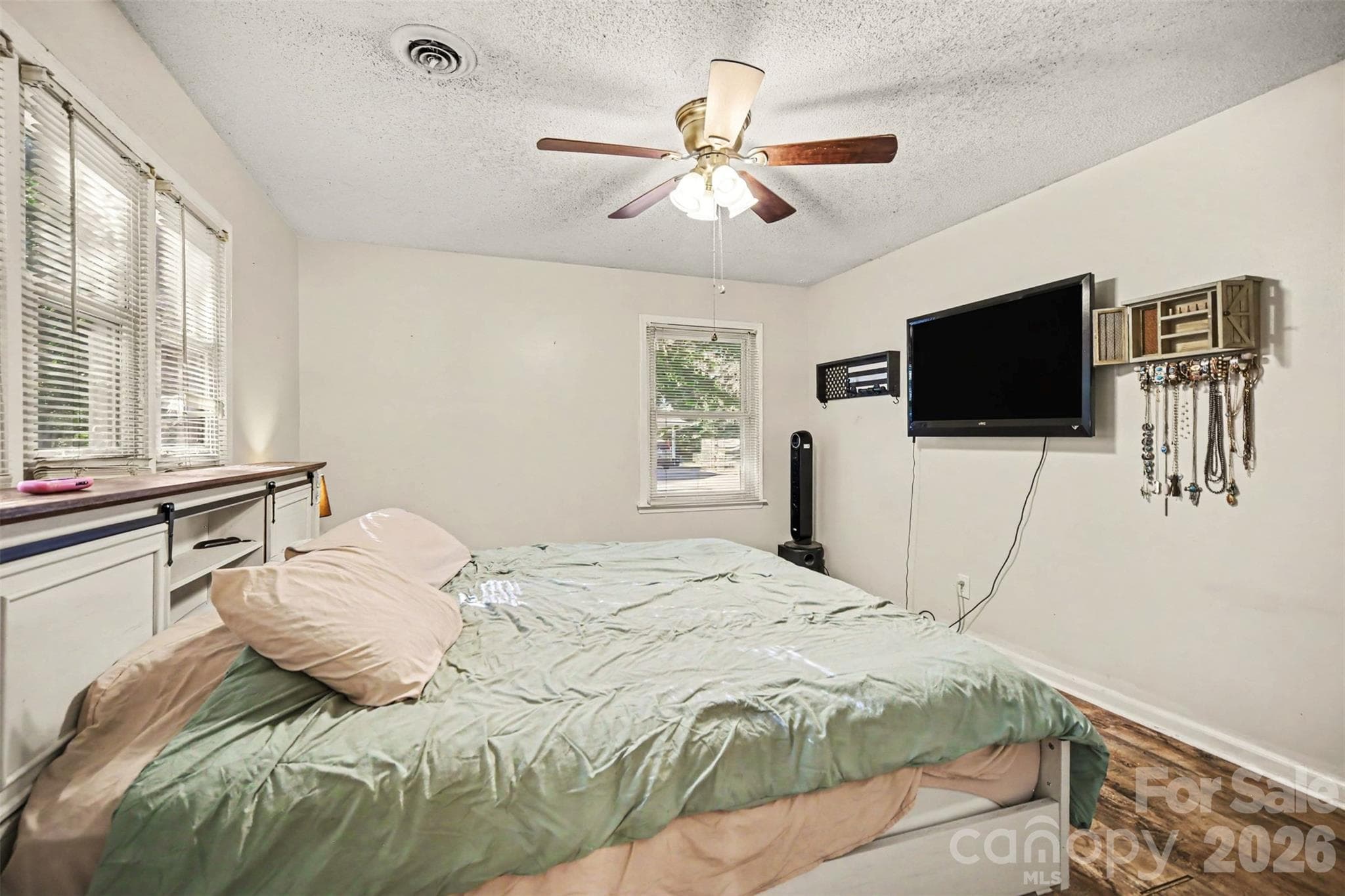 Single Family Residence at 402 Sunset Circle, Dallas, photo 38 of 46