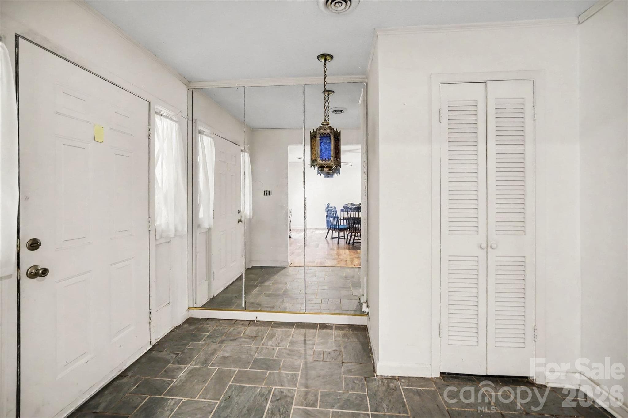 Single Family Residence at 402 Sunset Circle, Dallas, photo 40 of 46