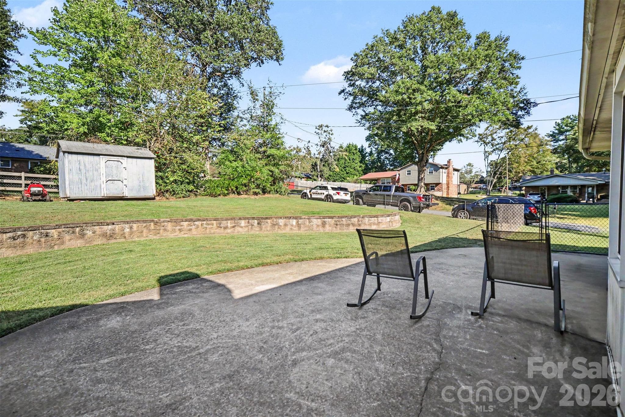 Single Family Residence at 402 Sunset Circle, Dallas, photo 43 of 46