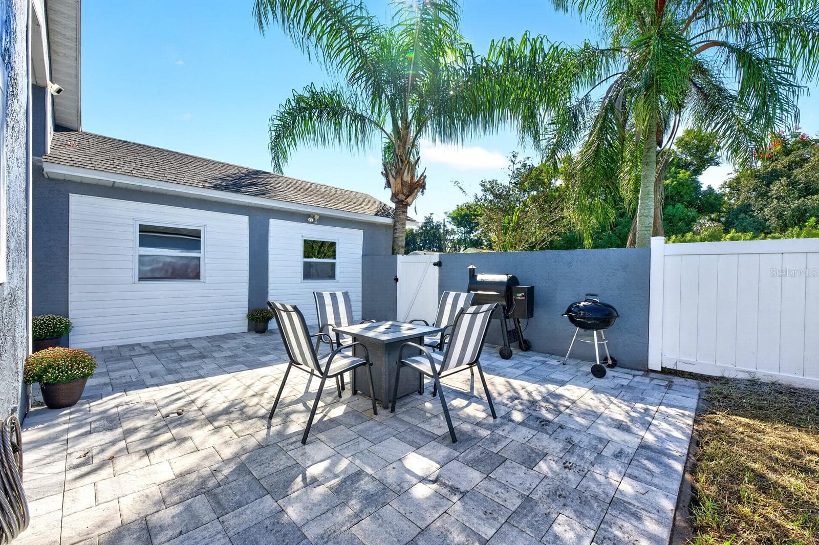 The private courtyard entry welccomes you home! - 9807 PINEY POINT CIR, ORLANDO