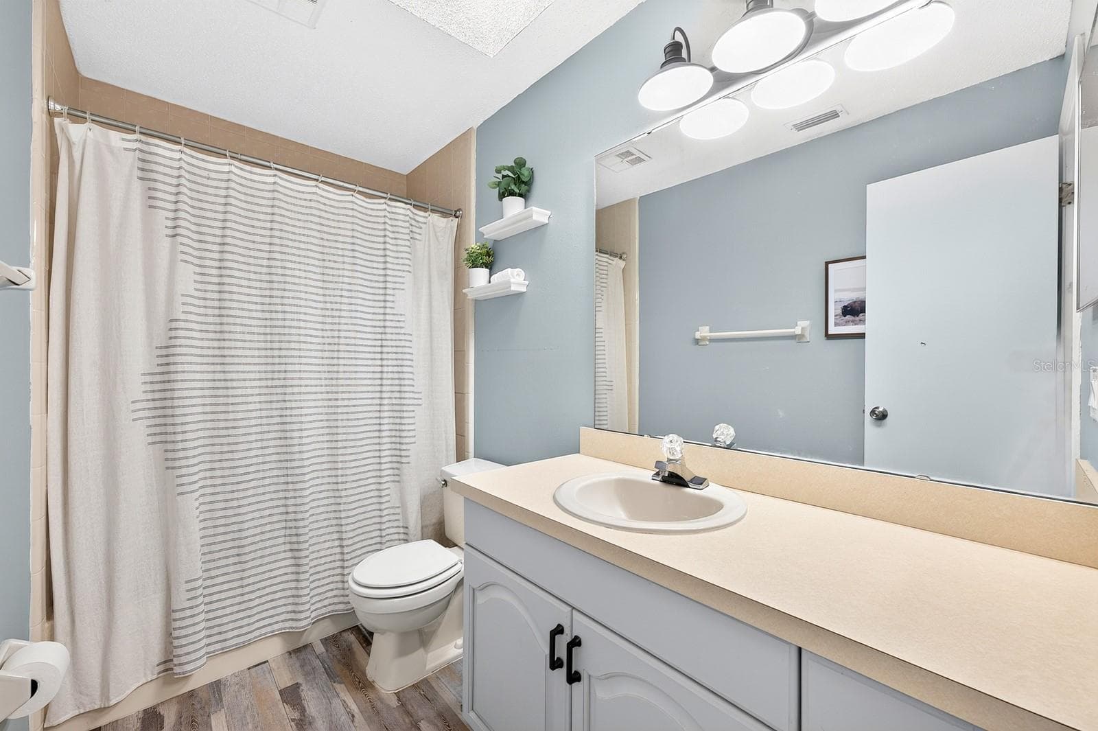 Second full bath. - 9807 PINEY POINT CIR, ORLANDO
