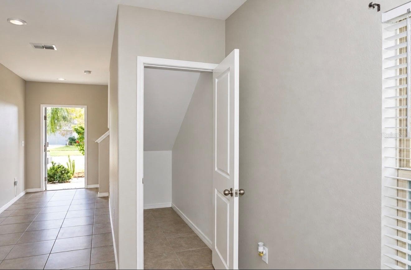 Single Family Residence at 10213 BOGGY MOSS DR, RIVERVIEW, photo 10 of 35