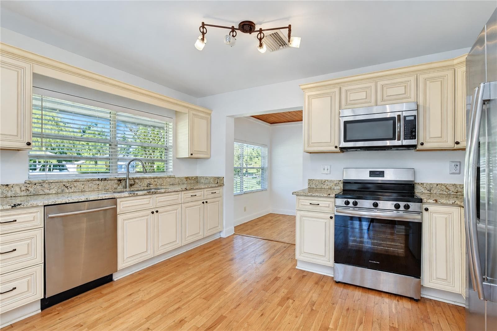 Modern appliances enhance the kitchen's appeal. - 4508 S LOIS AVE, TAMPA