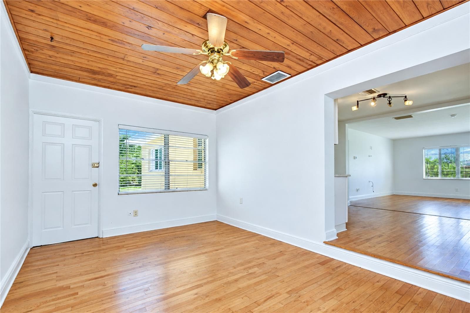 Versatile space for meals, gatherings, a home office, or a sitting room. - 4508 S LOIS AVE, TAMPA