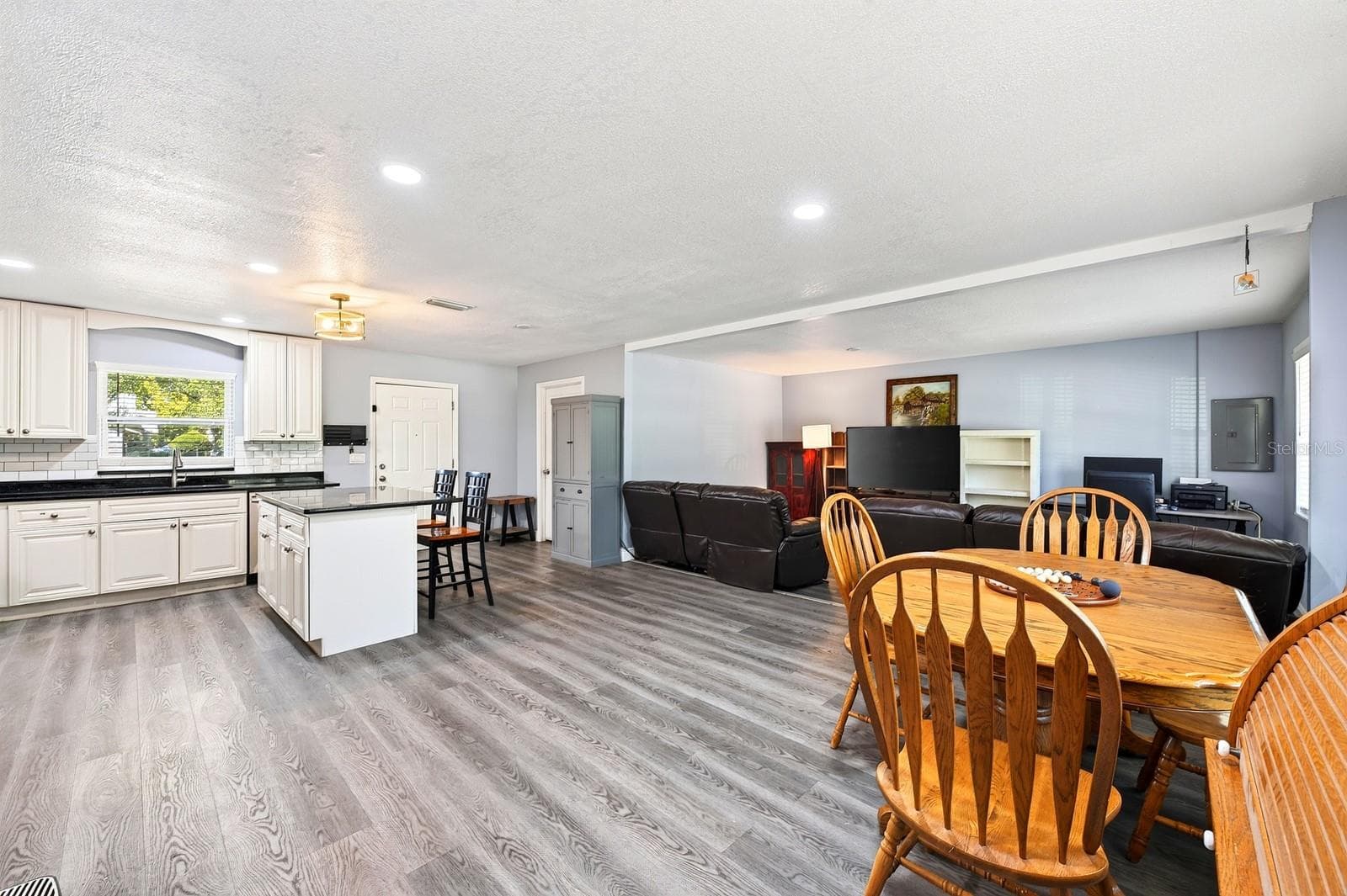 The OPEN FLOOR PLAN allows the Living Room, Dining Room and Kitchen to flow together seamlessly. - 1444 KENNY CT, WINTER GARDEN