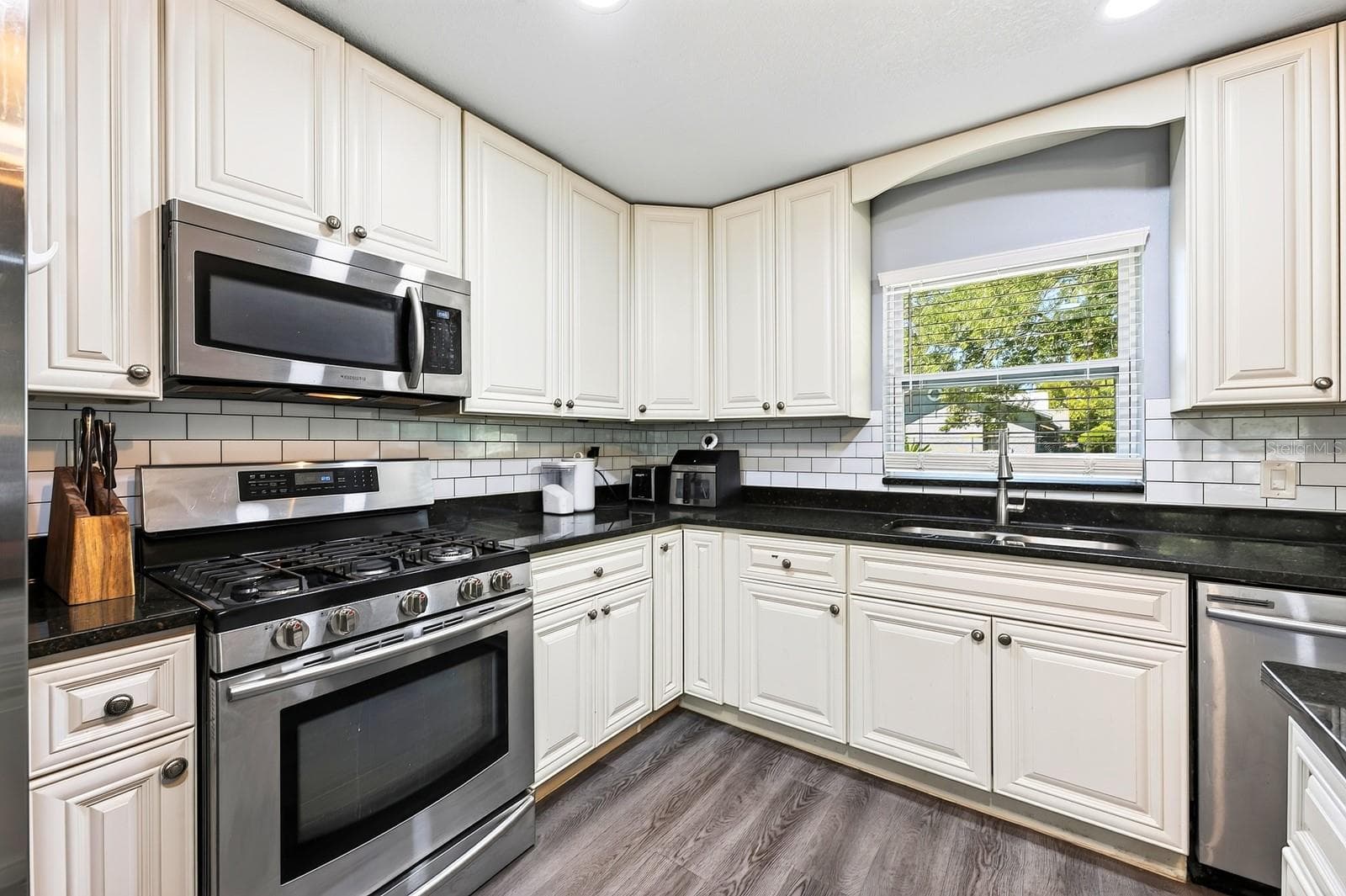 A window above the Kitchen sink brings in NATURAL LIGHT and provides a view of the backyard. - 1444 KENNY CT, WINTER GARDEN