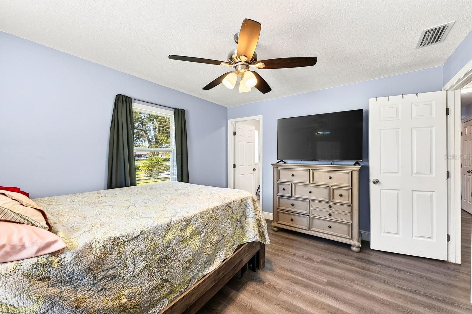 The Primary Suite presents a private retreat with its own en suite Bath and walk-in closet. - 1444 KENNY CT, WINTER GARDEN