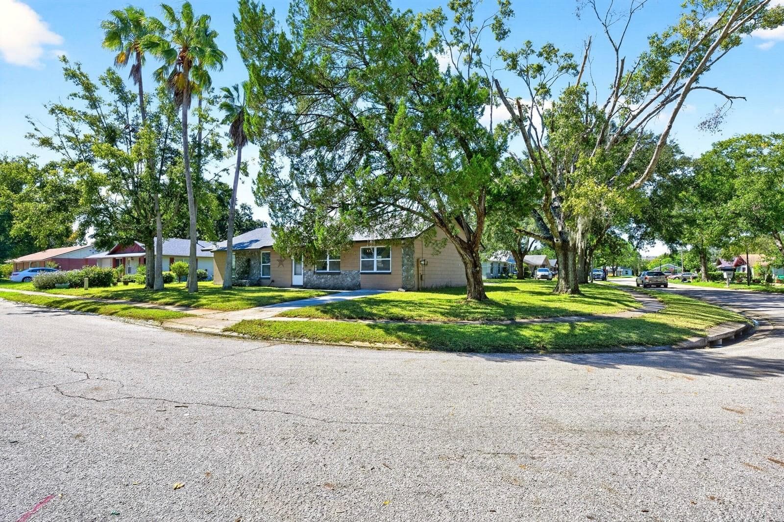 With its thoughtful updates, GENEROUS LOT and convenient access to everything WINTER GARDEN has to offer, this home is FULL OF POTENTIAL and ready for its next chapter. - 1444 KENNY CT, WINTER GARDEN