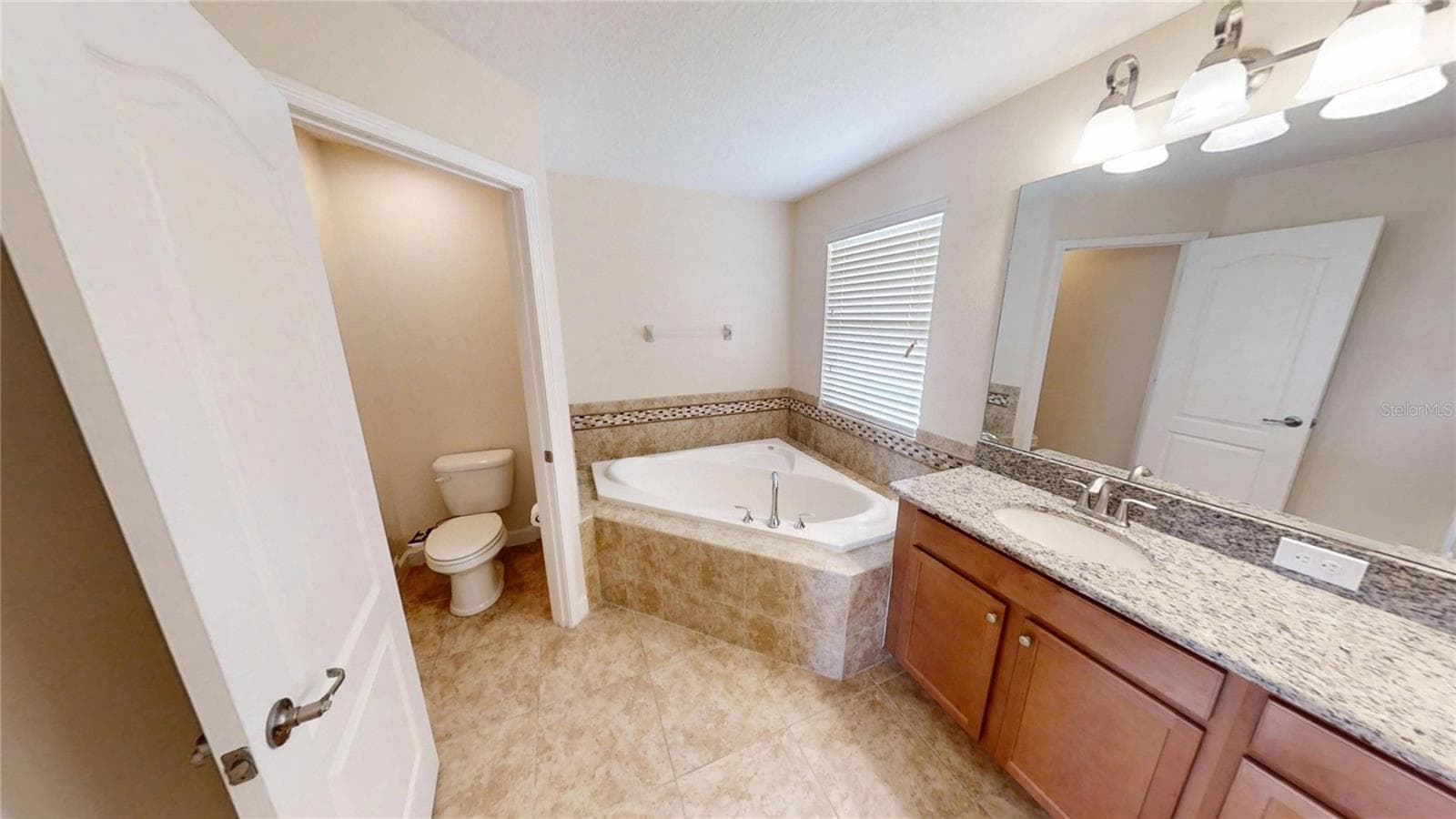 Single Family Residence at 15725 SIGNATURE DR, WINTER GARDEN, photo 9 of 63