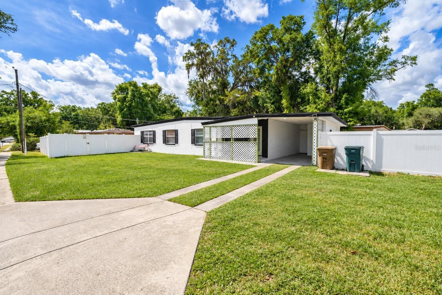 Plenty of room to park - 3523 SE 6TH ST, OCALA