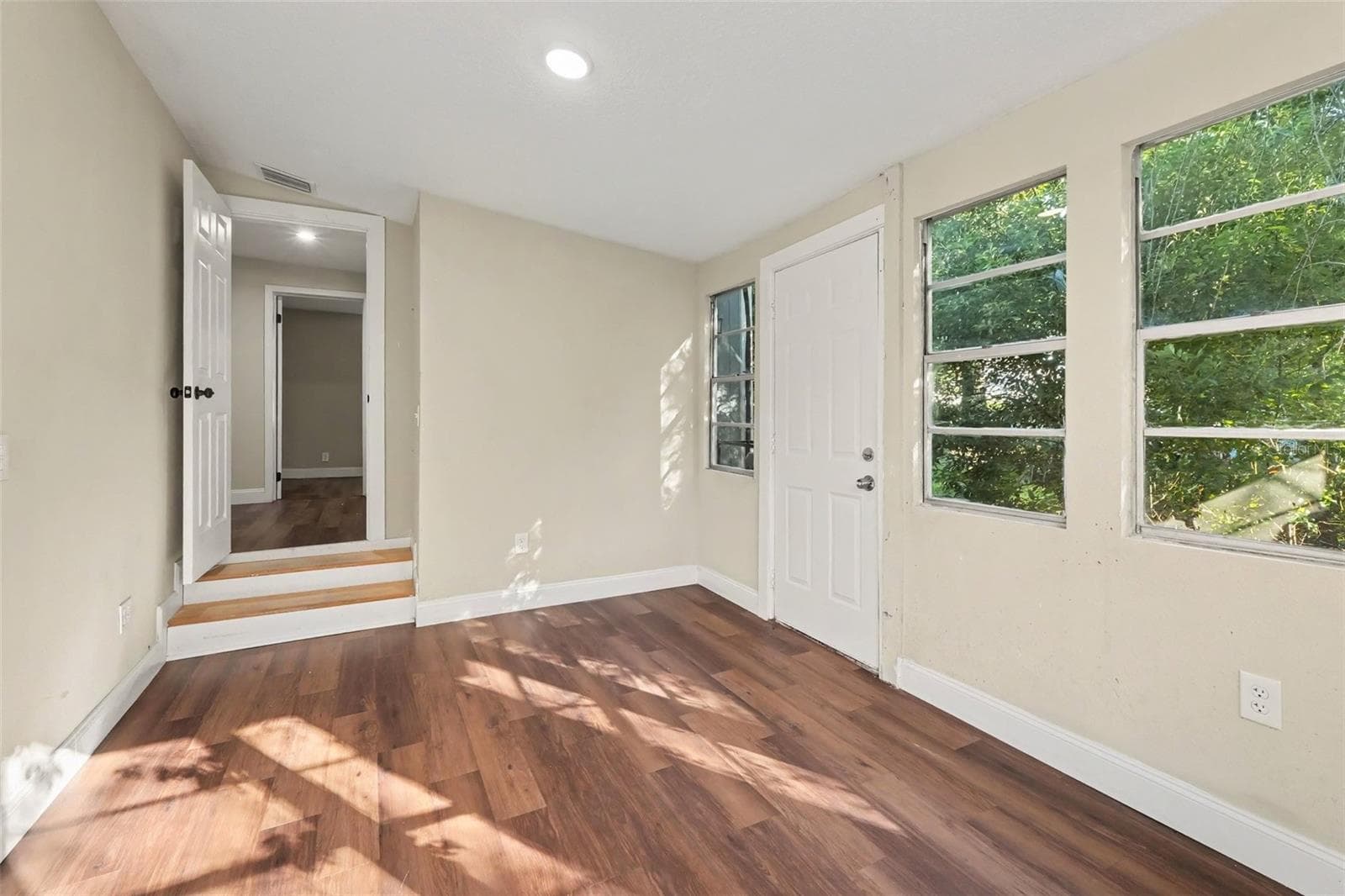 Single Family Residence at 3022 COMMONWEALTH AVE, JACKSONVILLE, photo 6 of 29