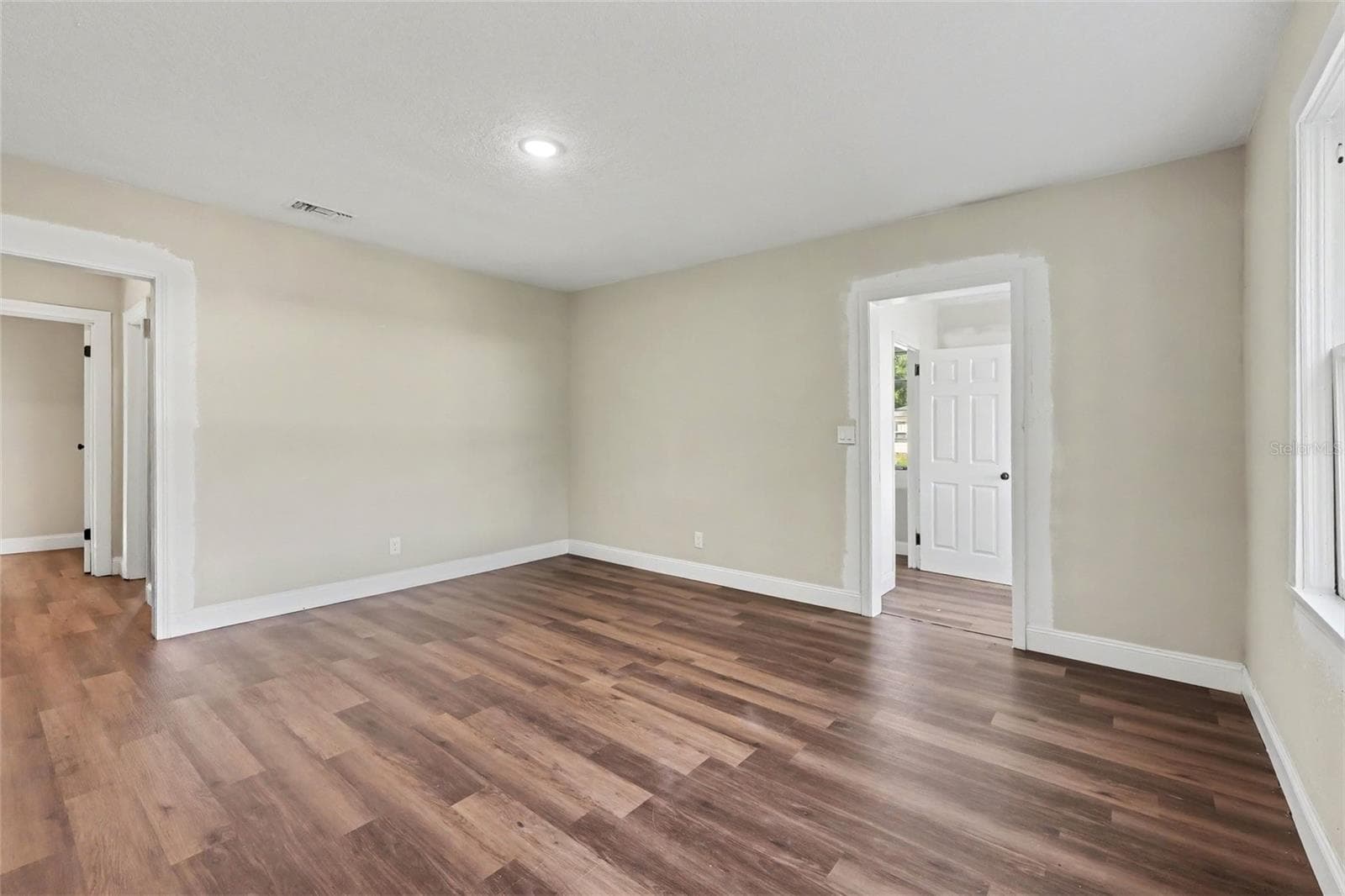 Single Family Residence at 3022 COMMONWEALTH AVE, JACKSONVILLE, photo 8 of 29