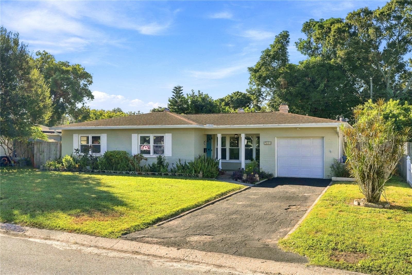 Single Family Residence at 3600 YARDLEY AVE N, ST PETERSBURG, photo 3 of 26