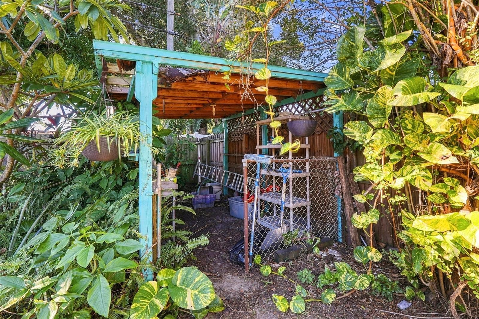 Gardners shed - 3600 YARDLEY AVE N, ST PETERSBURG