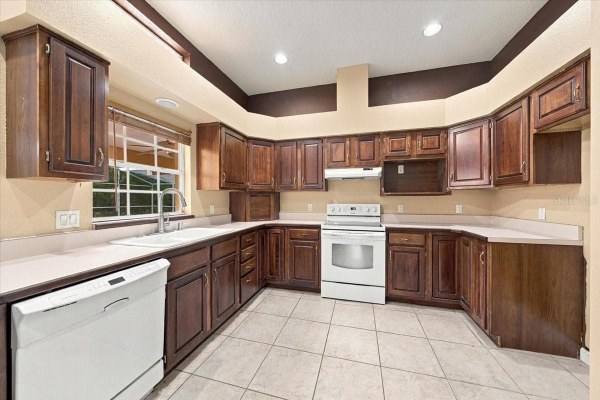 Single Family Residence at 24 KEEBLE AVE, DEBARY, photo 14 of 65