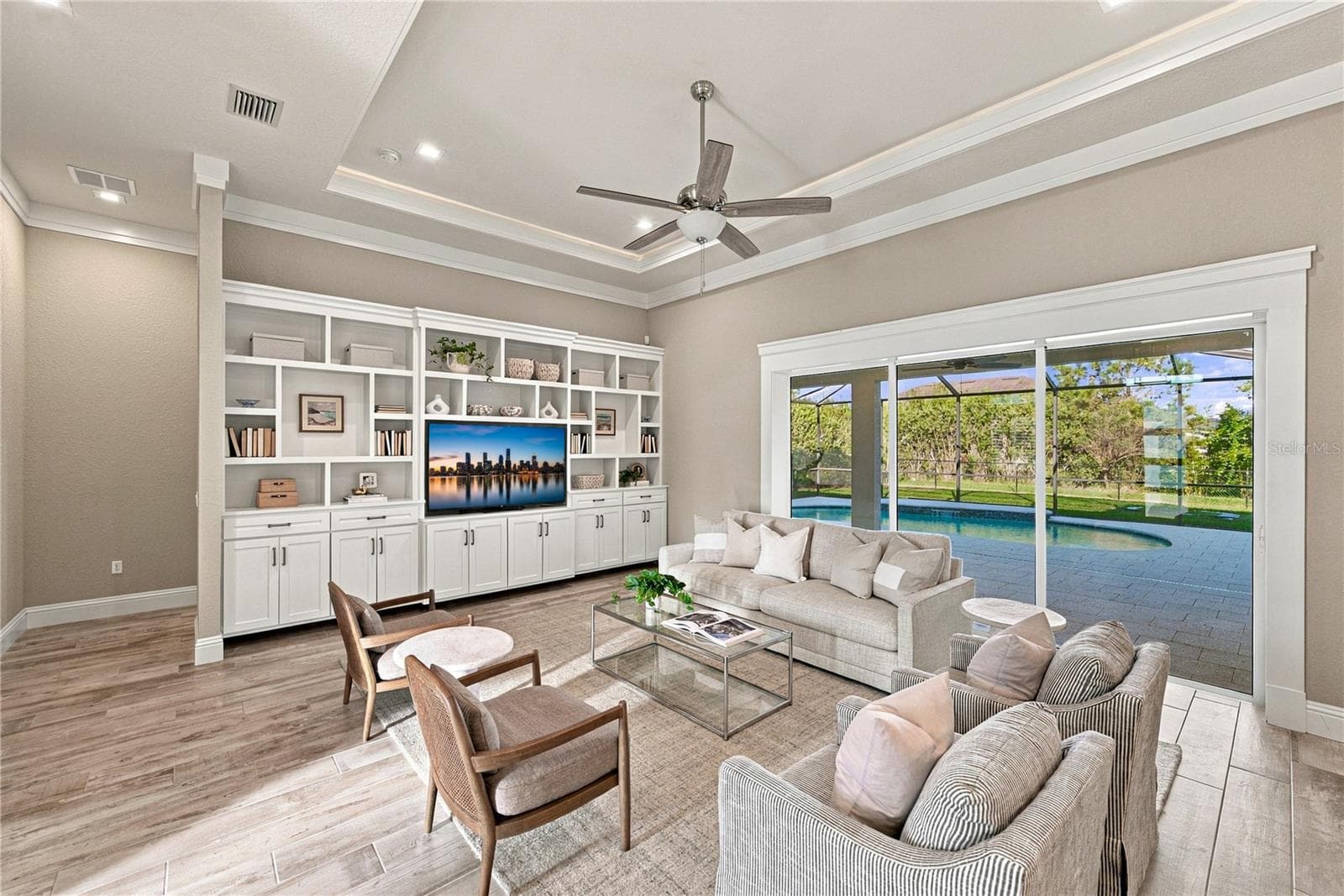 Living Room w/ beautiful pool views - 6530 EMERALD WOODS LN, LAKELAND
