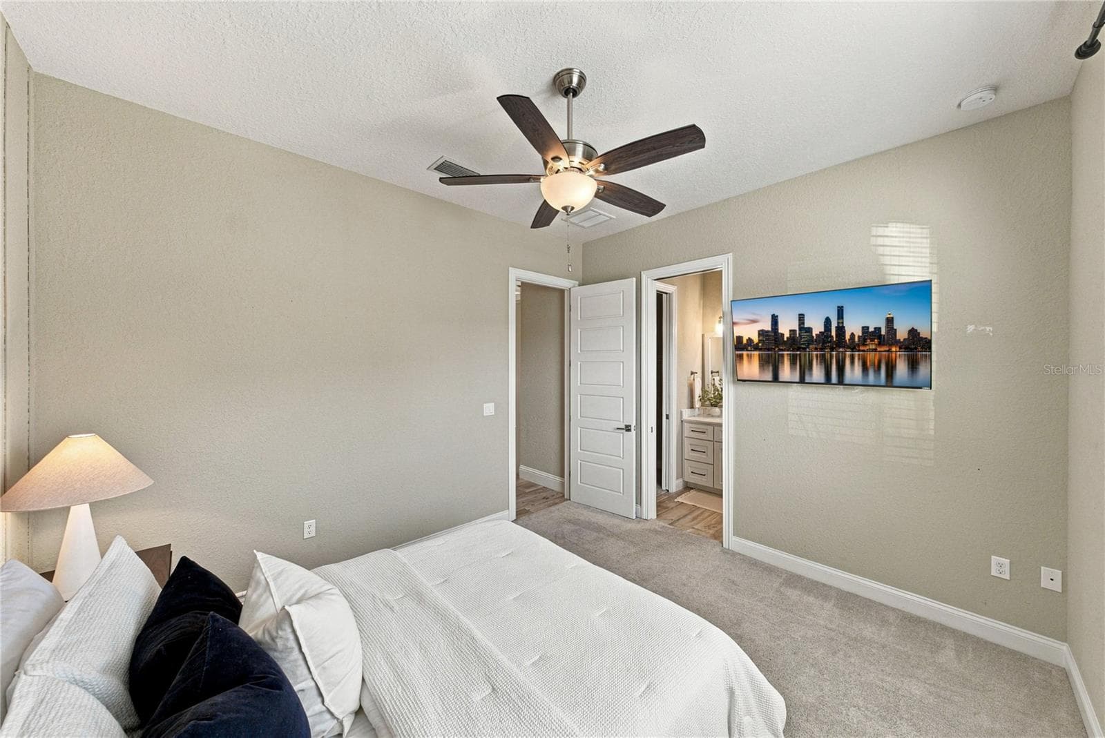2nd bedroom w/ walk-in closet - 6530 EMERALD WOODS LN, LAKELAND