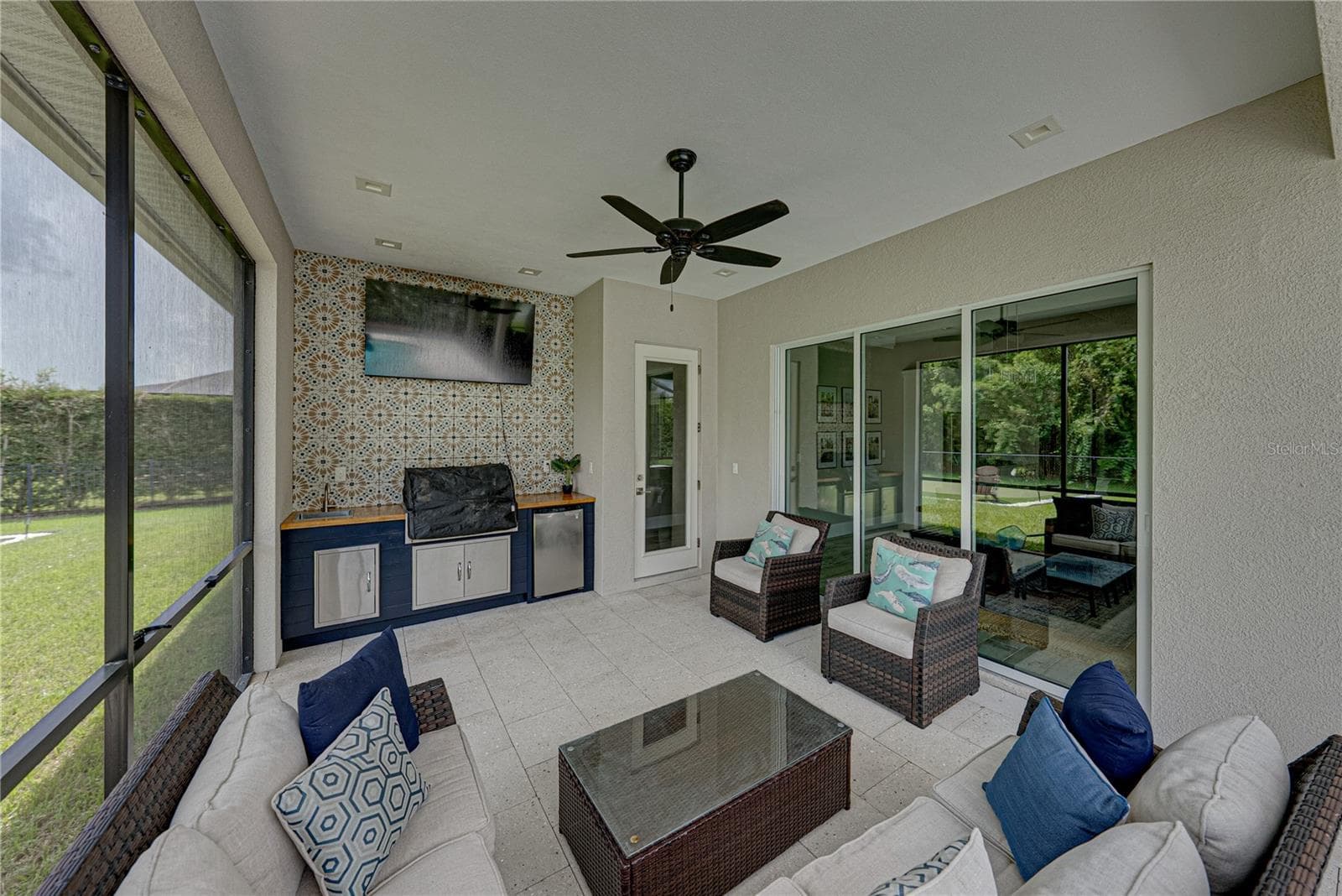 Outdoor kitchen - 6530 EMERALD WOODS LN, LAKELAND