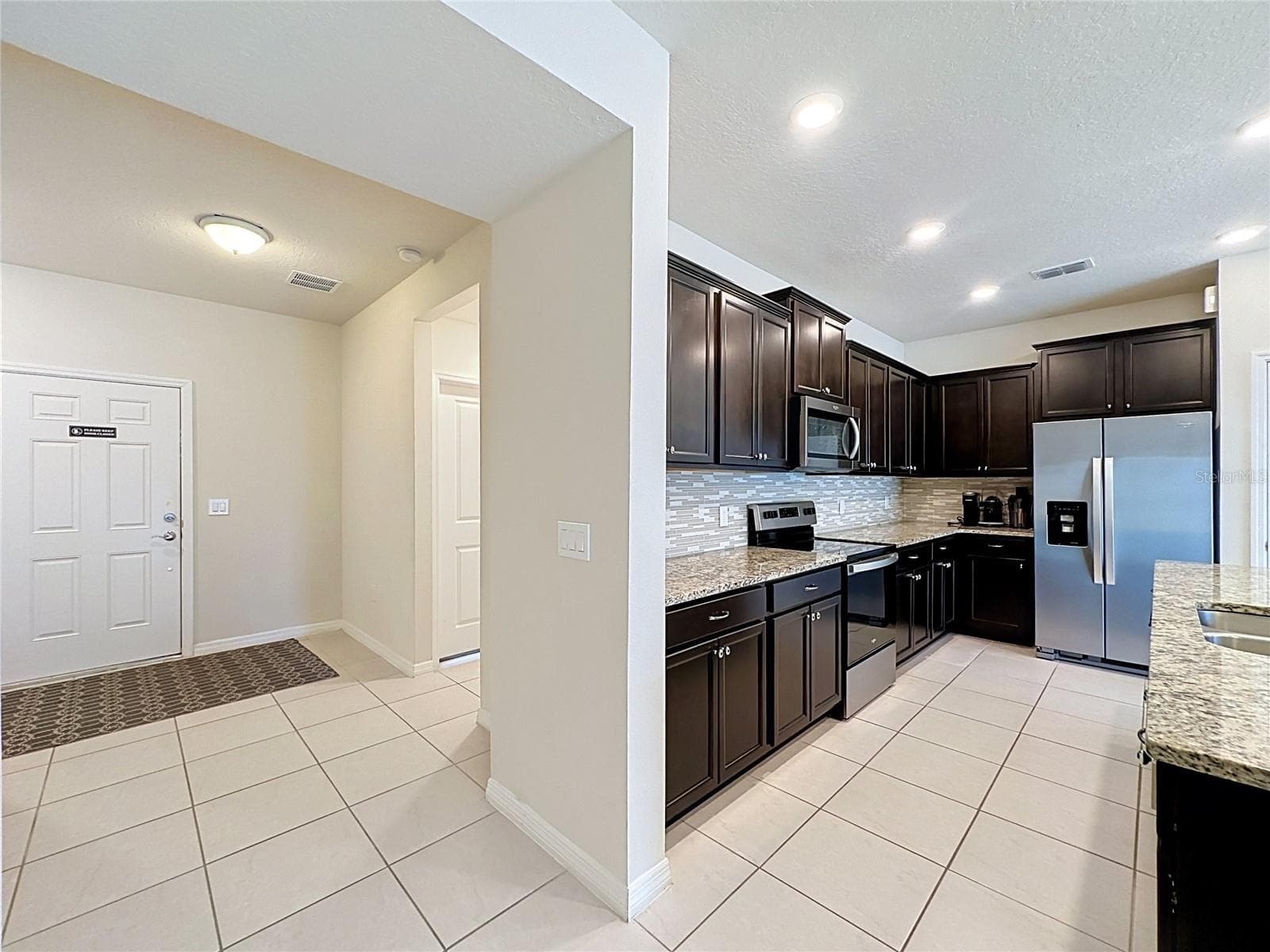 Townhouse at 920 PARADISE DR, DAVENPORT, photo 12 of 79