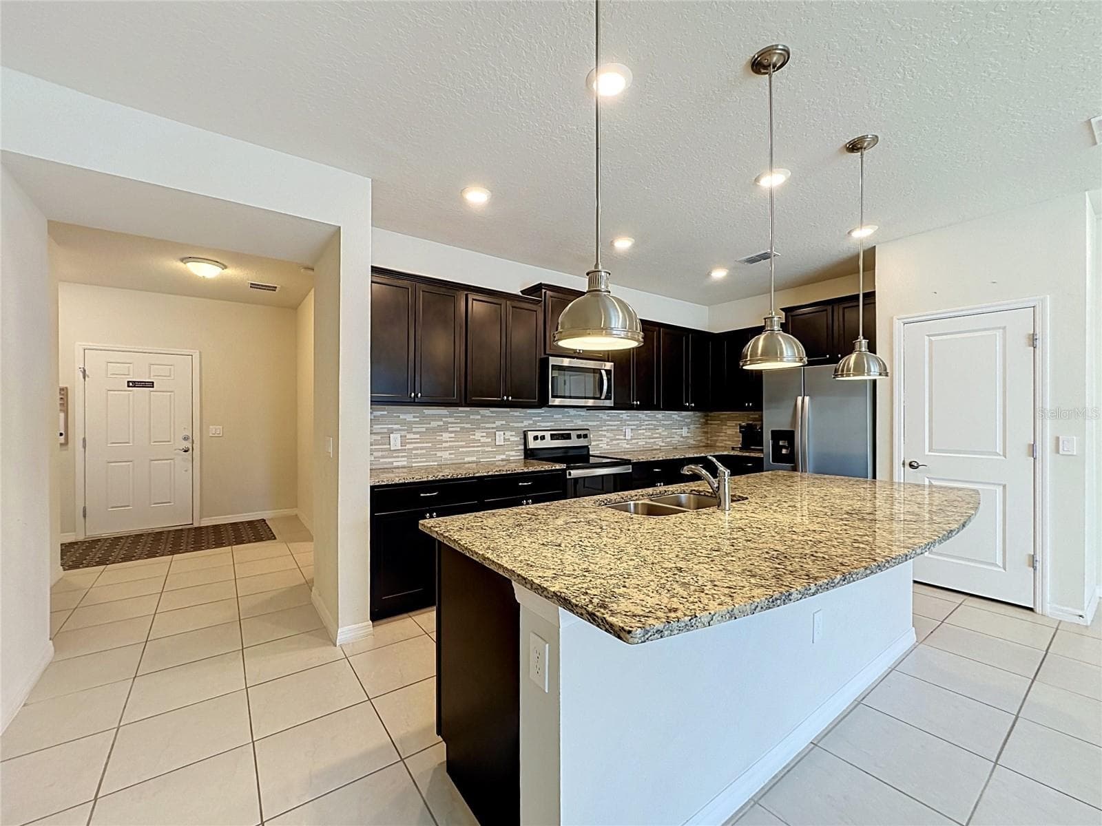 Townhouse at 920 PARADISE DR, DAVENPORT, photo 13 of 79