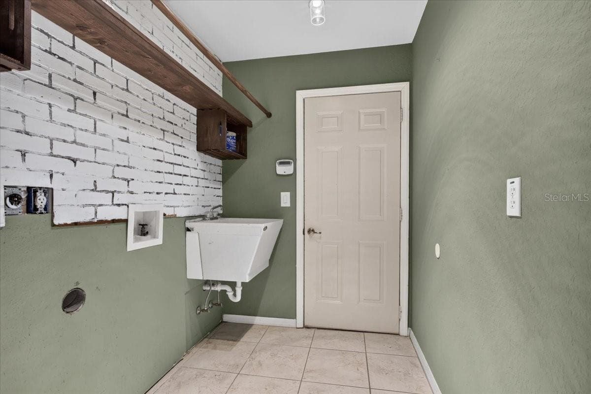 Laundry room going out to garage - 10687 SW 74TH TER, OCALA
