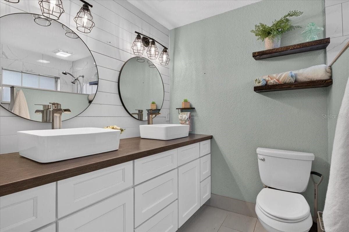 Primary bathroom - 10687 SW 74TH TER, OCALA