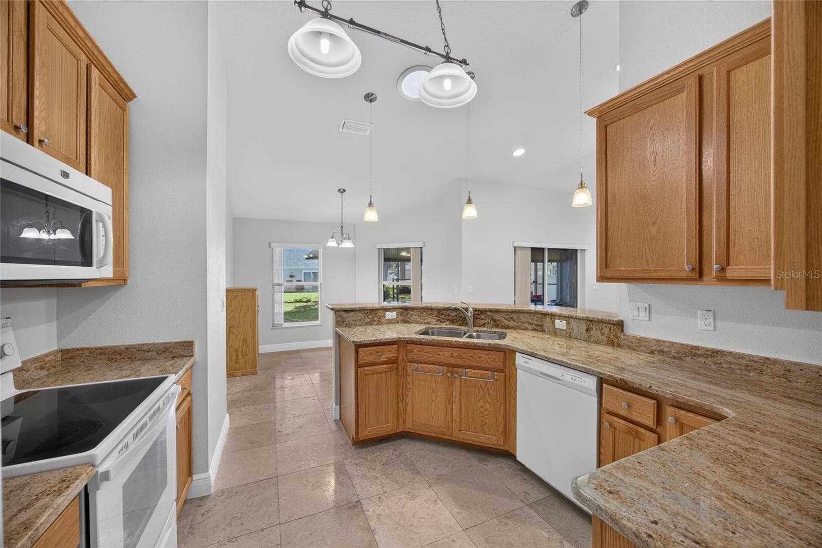 Single Family Residence at 16371 SE 83RD AVE, SUMMERFIELD, photo 11 of 30
