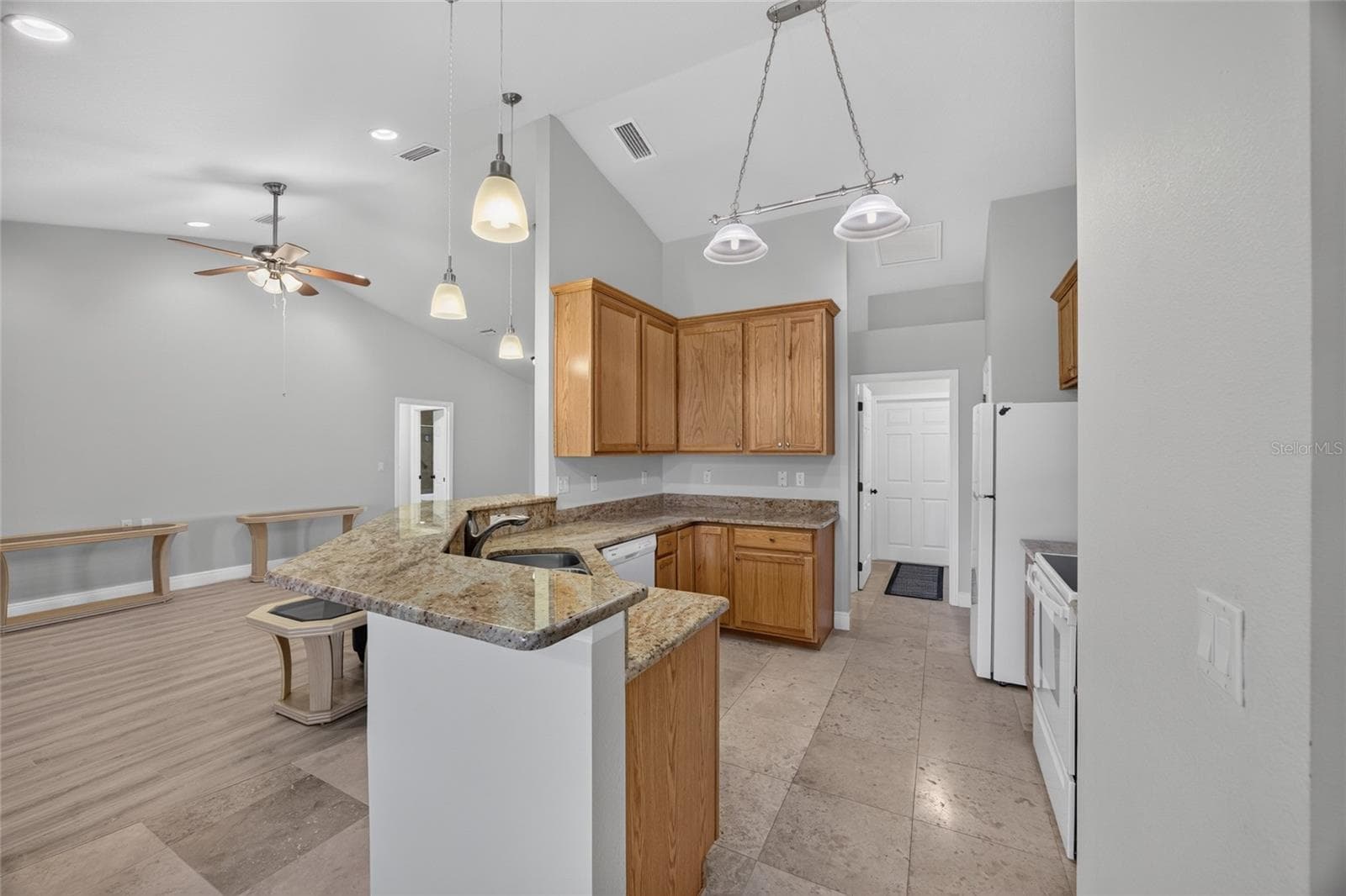 Single Family Residence at 16371 SE 83RD AVE, SUMMERFIELD, photo 12 of 30