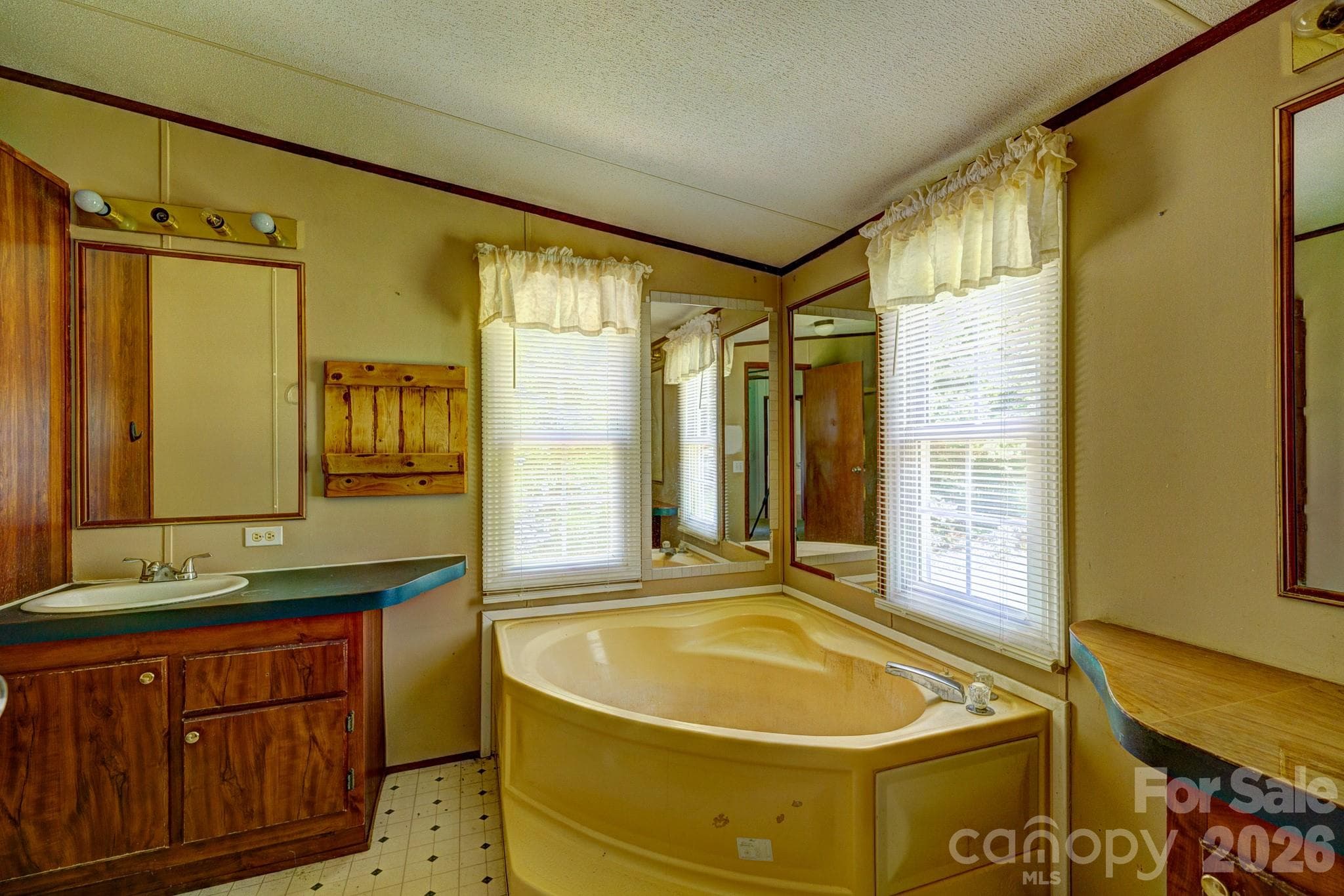 Single Family Residence at 1218 Forest Ridge Drive, Bessemer City, photo 7 of 16