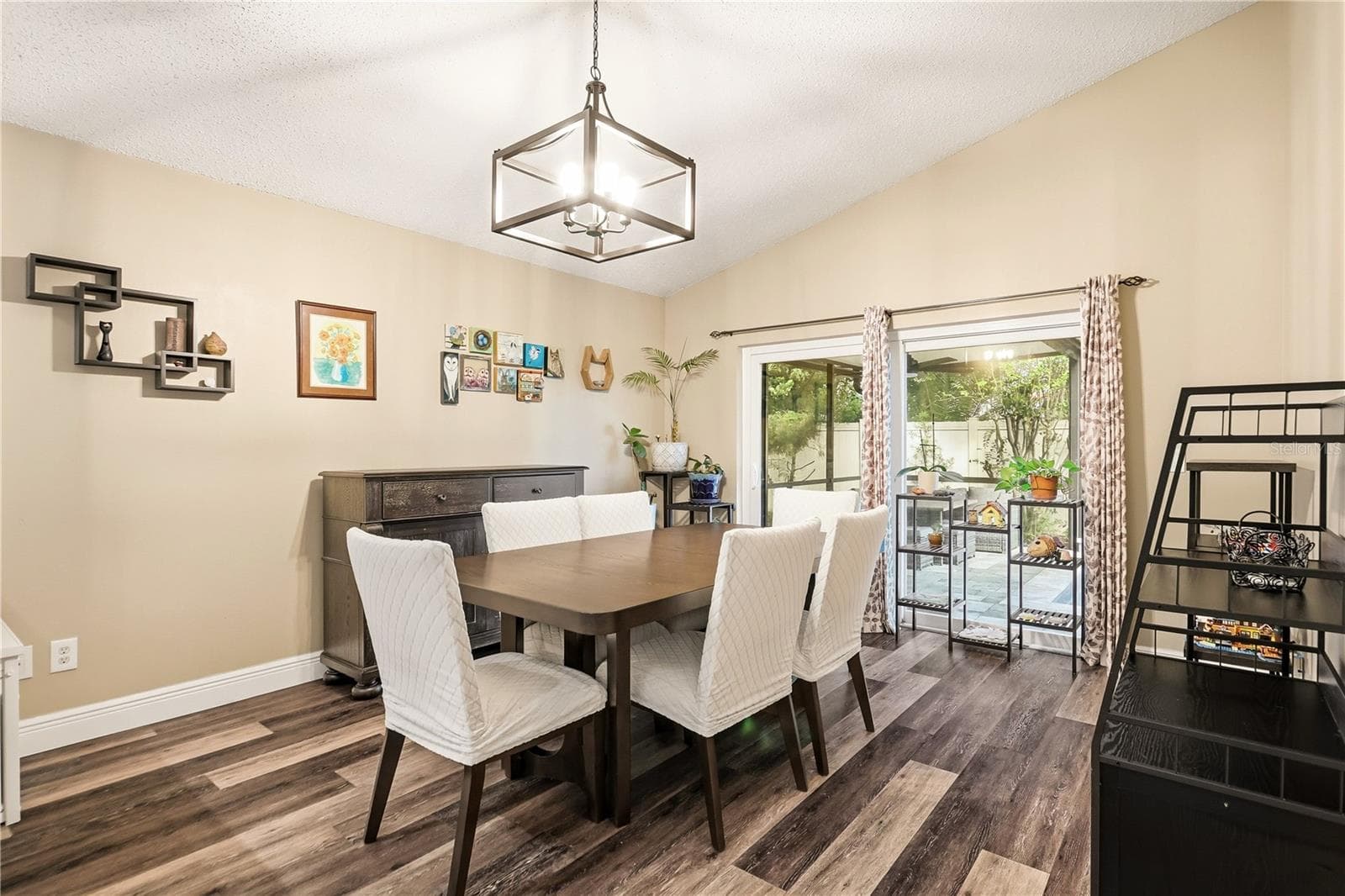 Single Family Residence at 1064 KELLY CREEK CIR, OVIEDO, photo 10 of 41