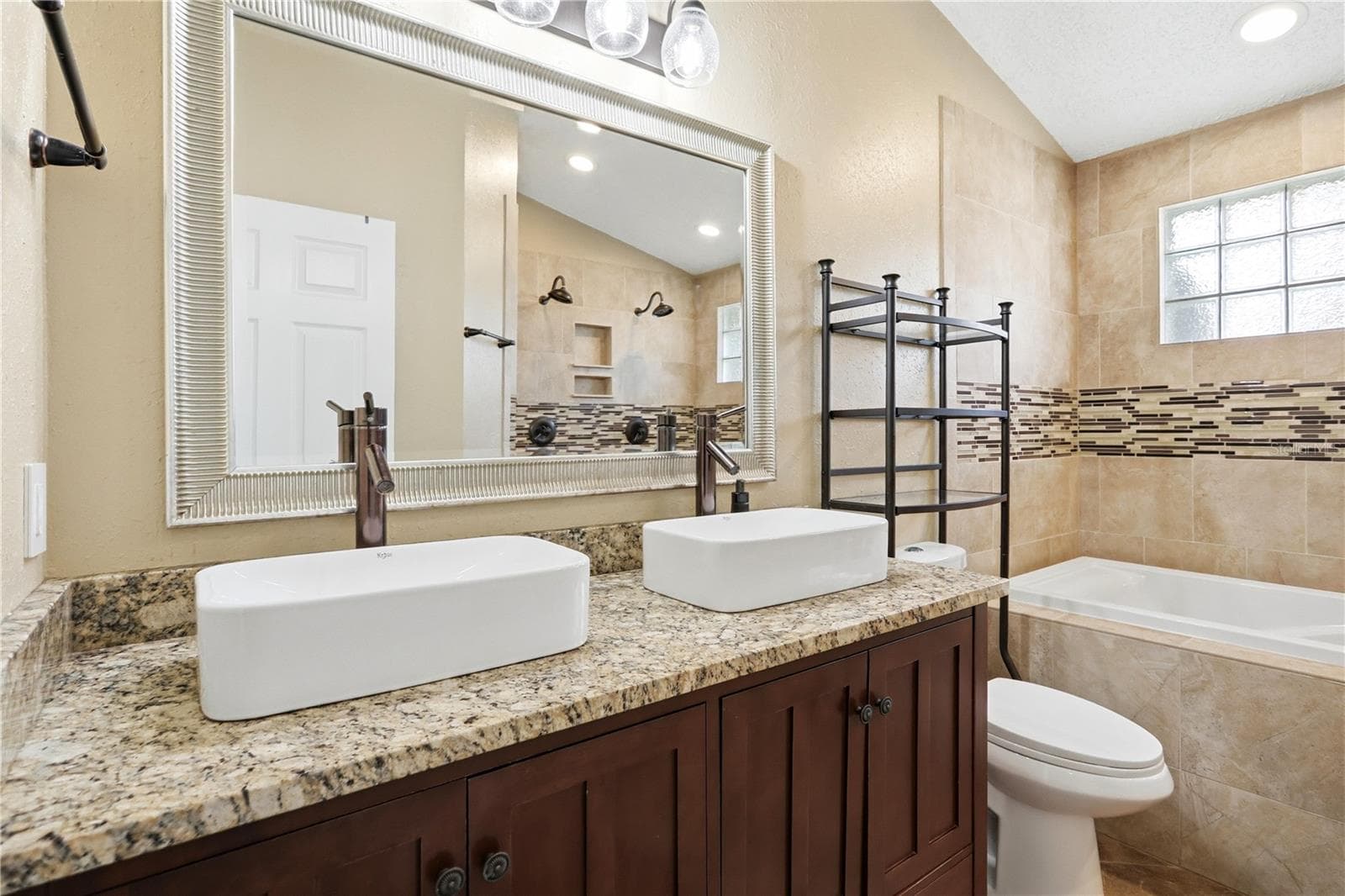 Single Family Residence at 1064 KELLY CREEK CIR, OVIEDO, photo 20 of 41