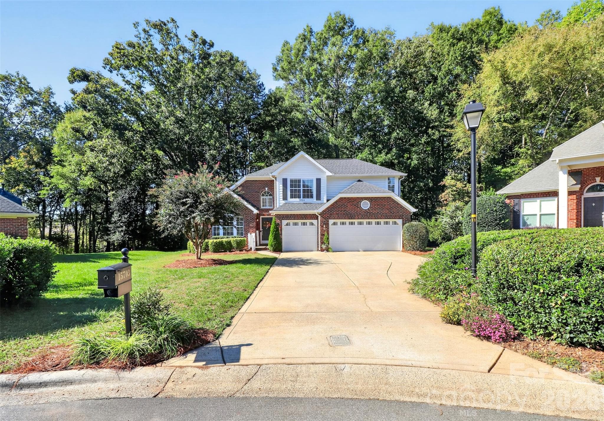 Single Family Residence at 15703 Edenfield Drive, Huntersville, photo 2 of 40