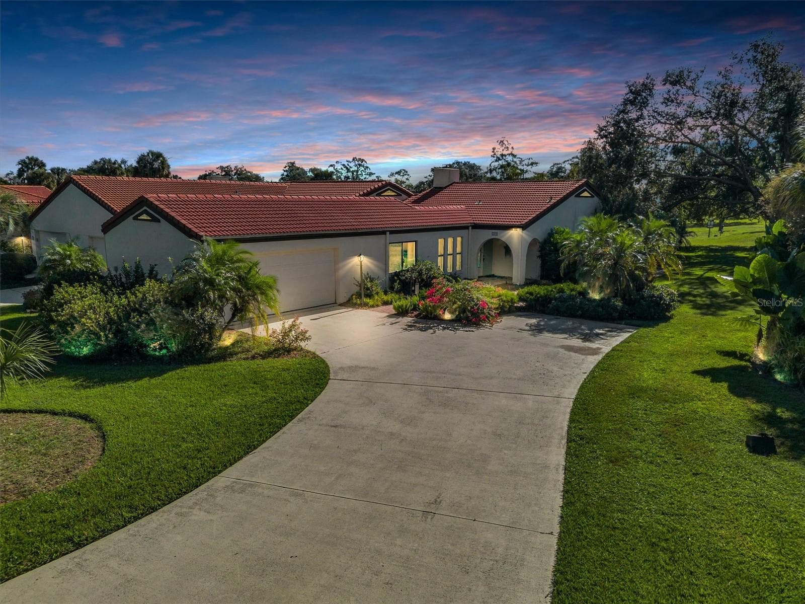 Villa at 559 CLUBHOUSE DR, LAKE WALES, photo 2 of 58