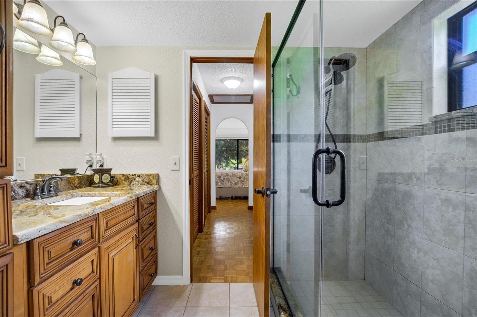 Primary Bathroom - 559 CLUBHOUSE DR, LAKE WALES