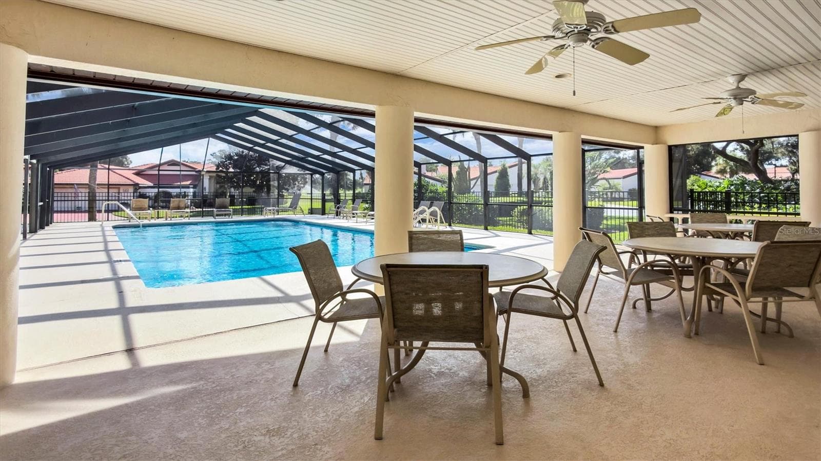 Clubhouse pool deck - 559 CLUBHOUSE DR, LAKE WALES