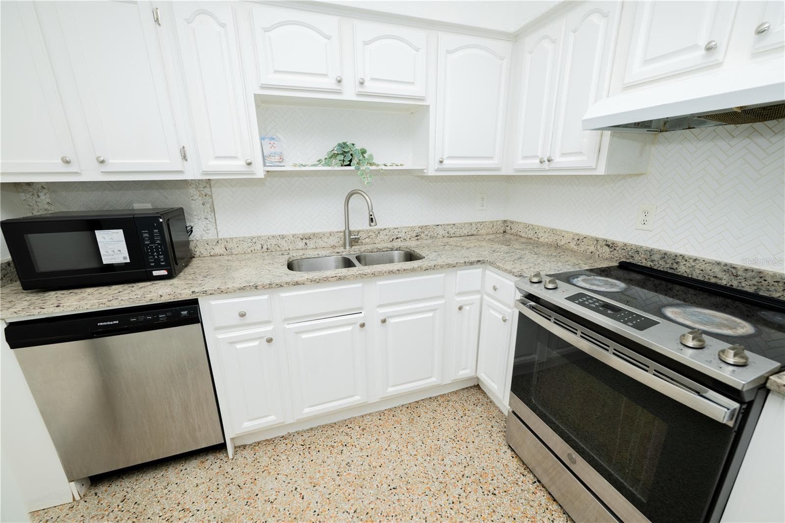Single Family Residence at 6601 HARVEY ST W, ORLANDO, photo 5 of 28