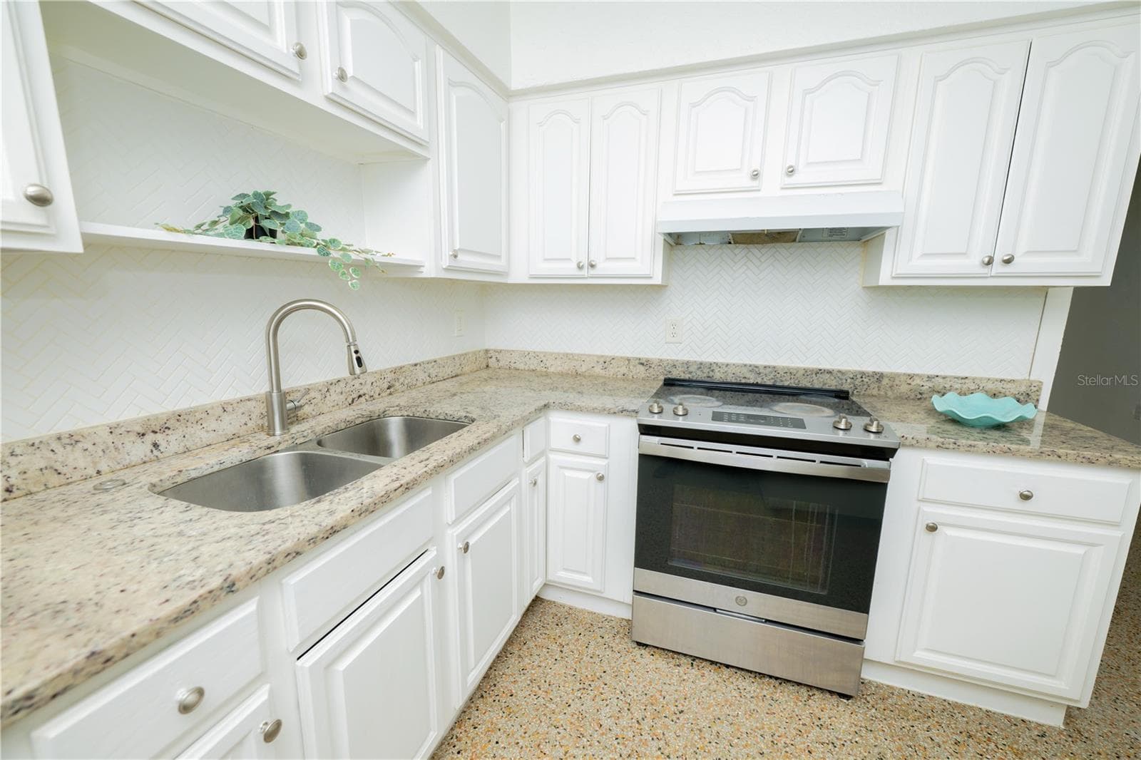 Single Family Residence at 6601 HARVEY ST W, ORLANDO, photo 6 of 28