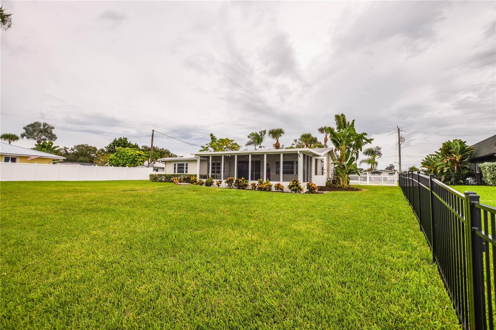 Single Family Residence at 321 BAYSHORE RD, NOKOMIS, photo 5 of 48