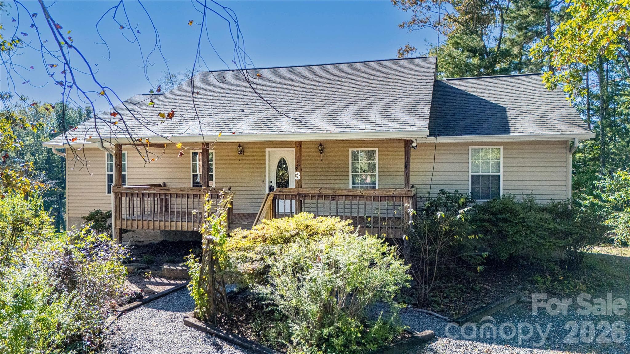 Single Family Residence at 3 Edna Oaks Road, Hendersonville, photo 2 of 43