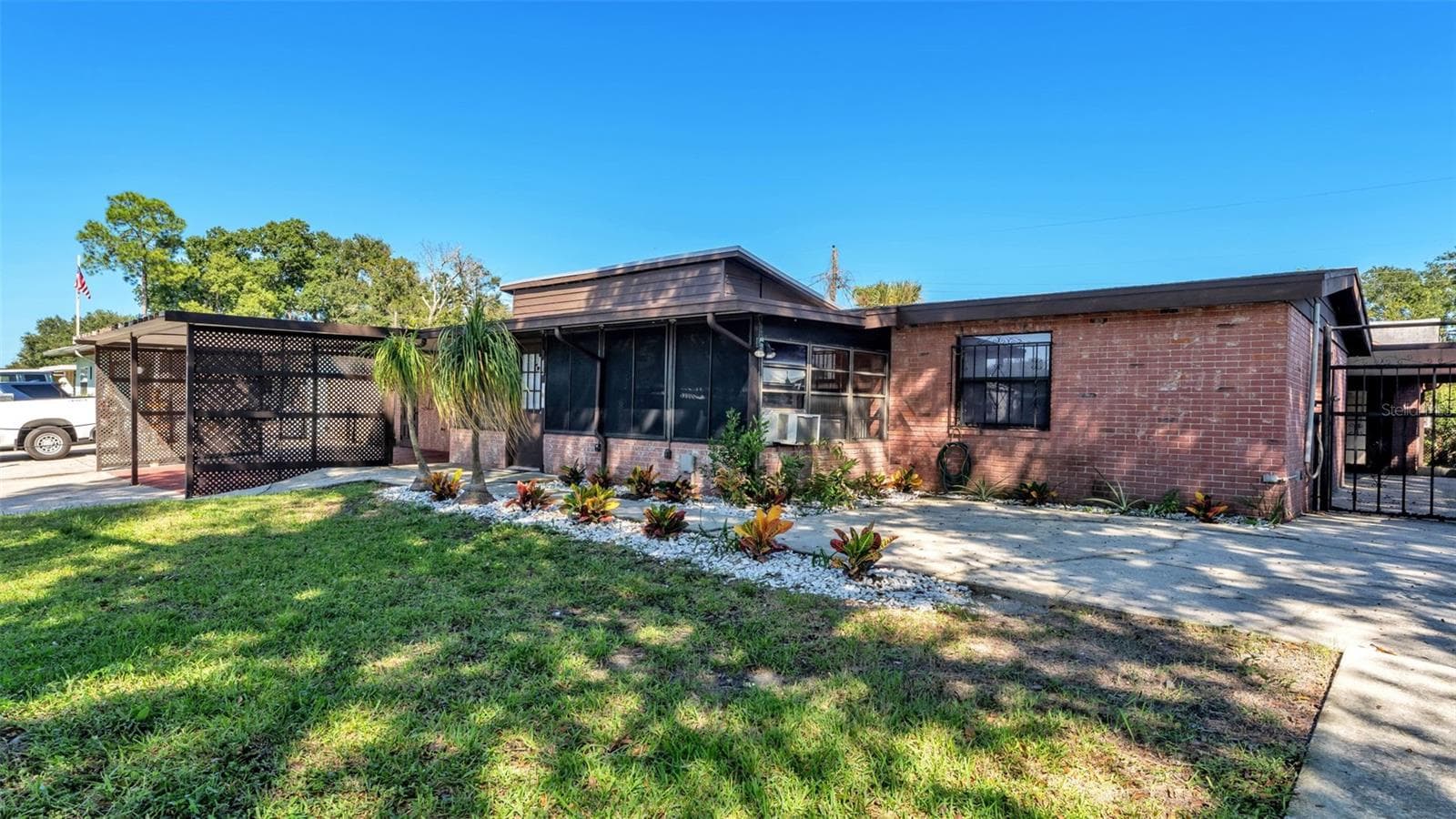 Single Family Residence at 3010 STANHOPE AVE, LAKELAND, photo 2 of 50