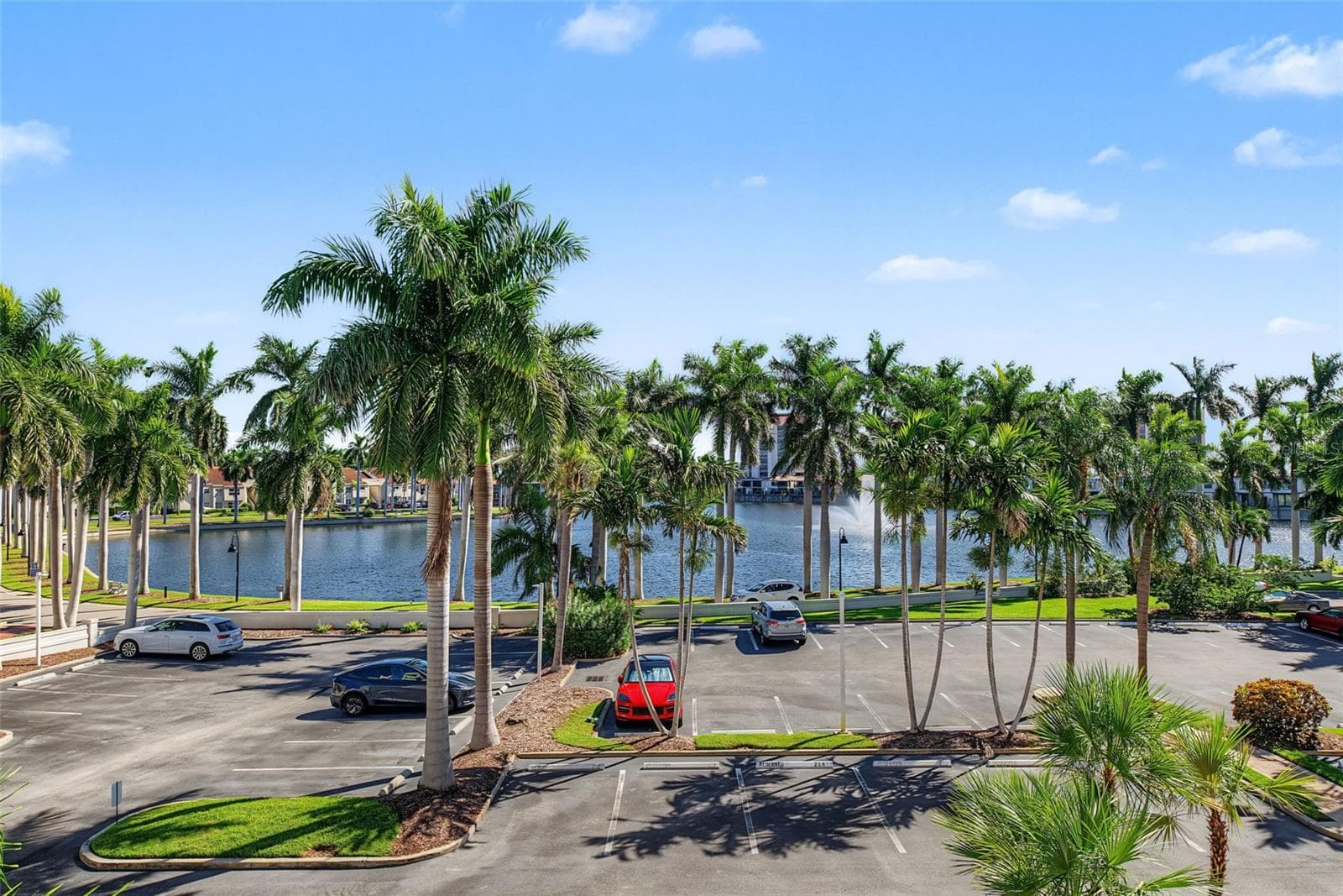 Condominium at 6083 BAHIA DEL MAR CIR #362, ST PETERSBURG, photo 2 of 47