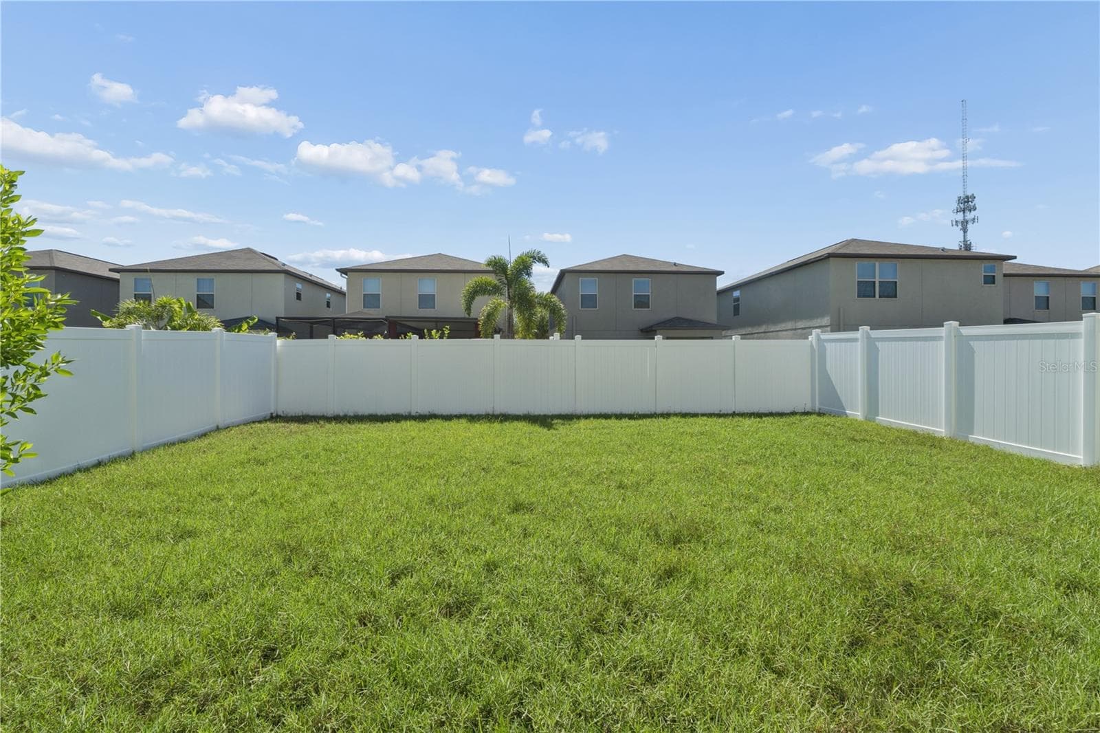 Single Family Residence at 7207 RONNIE GARDENS CT, TAMPA, photo 8 of 38